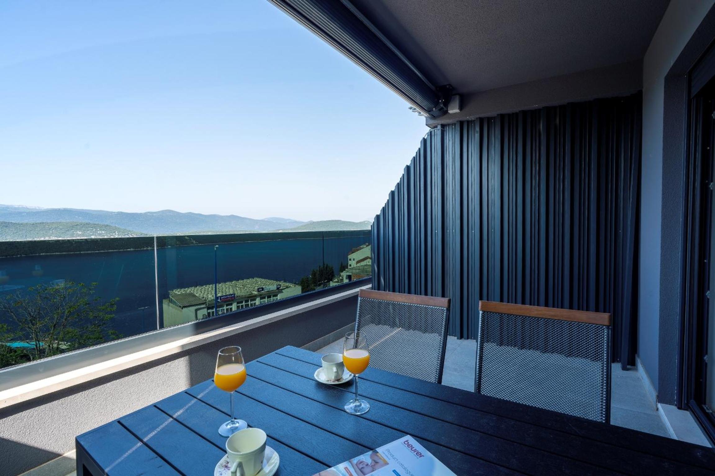 Luxury Apartment with Terrace and Sea View photo 2