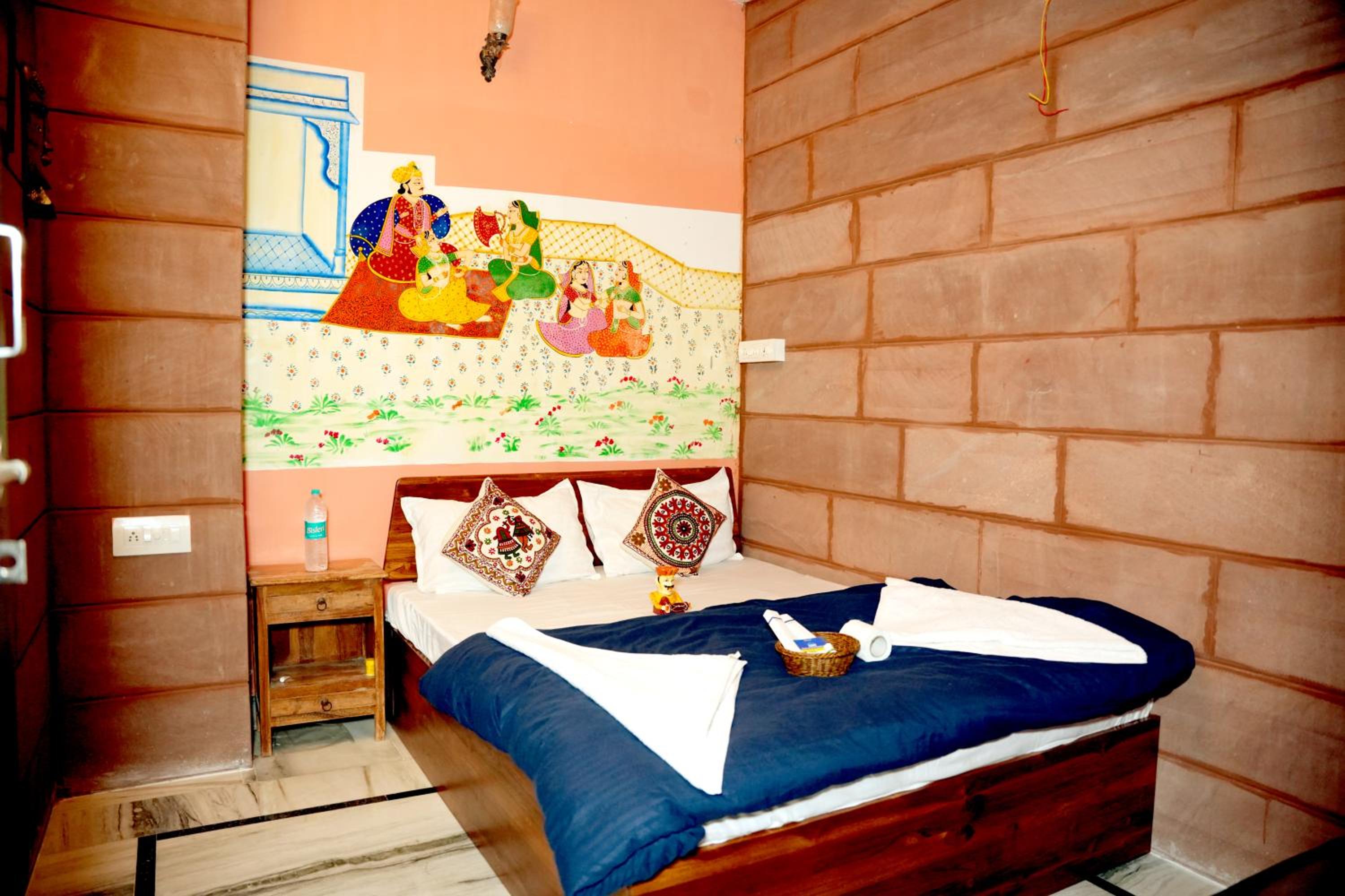 Standard Double Room with Fan - Photo 2