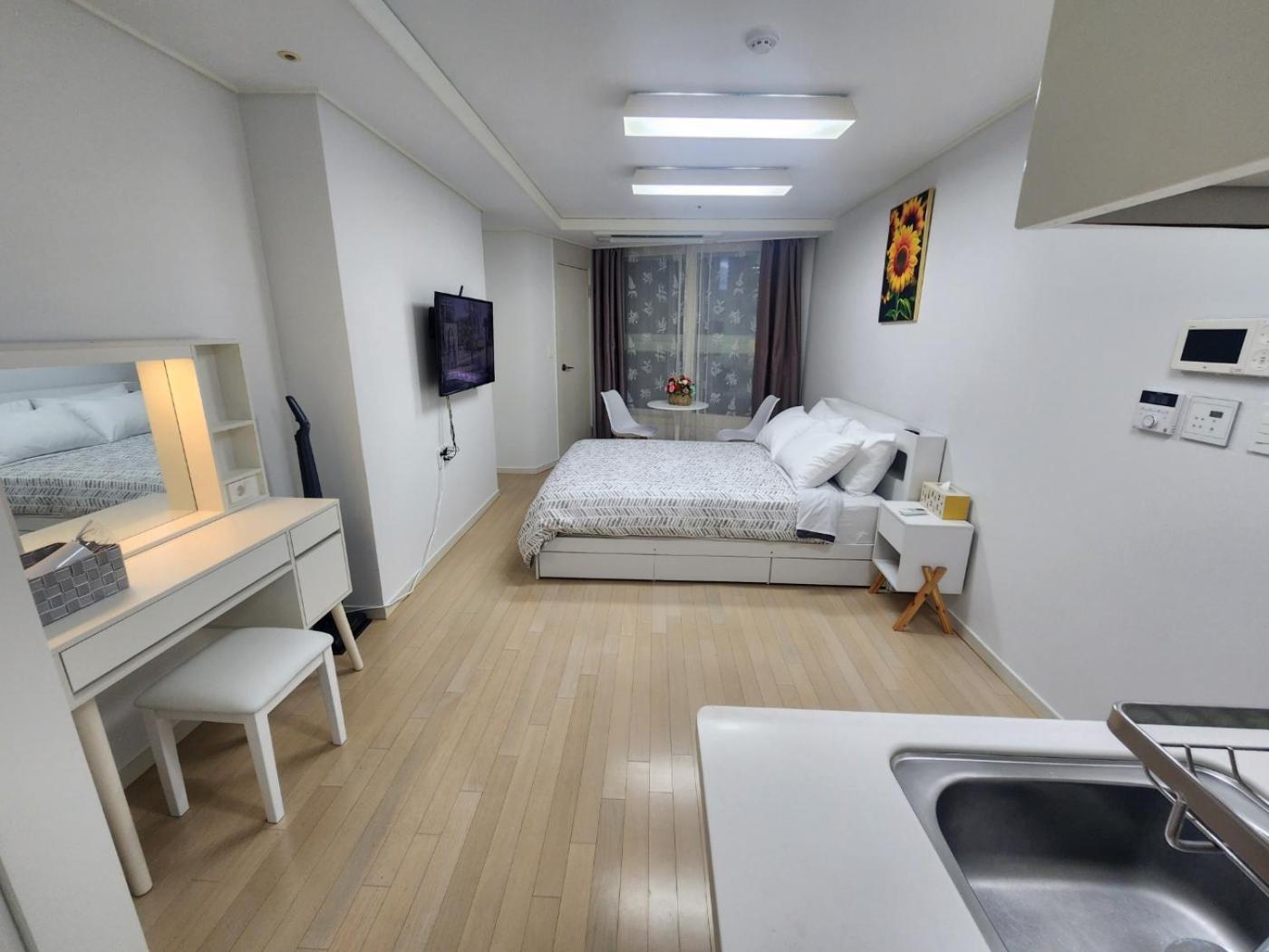 One-Bedroom Premier Apartment