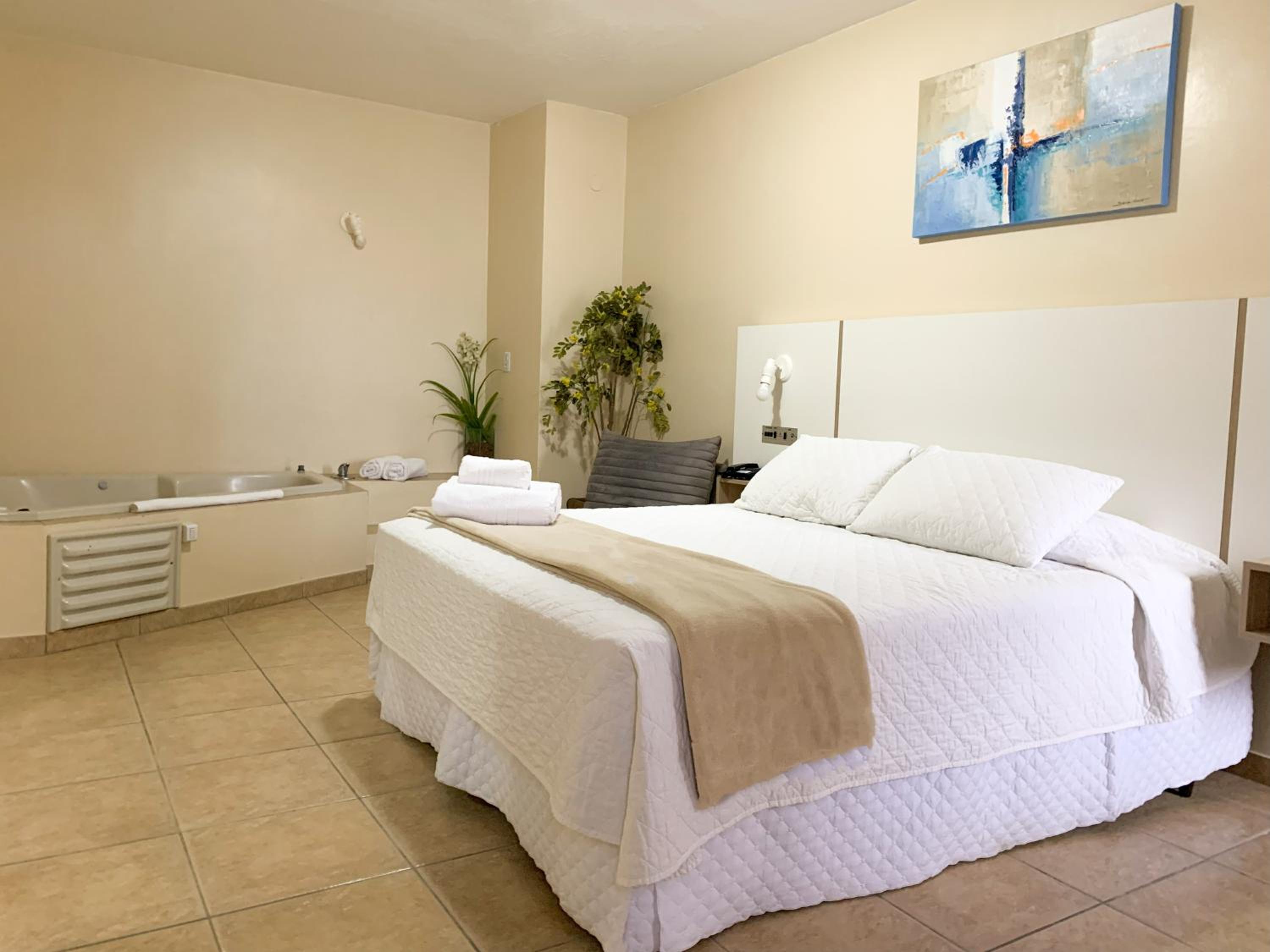Suite with Hot Tub