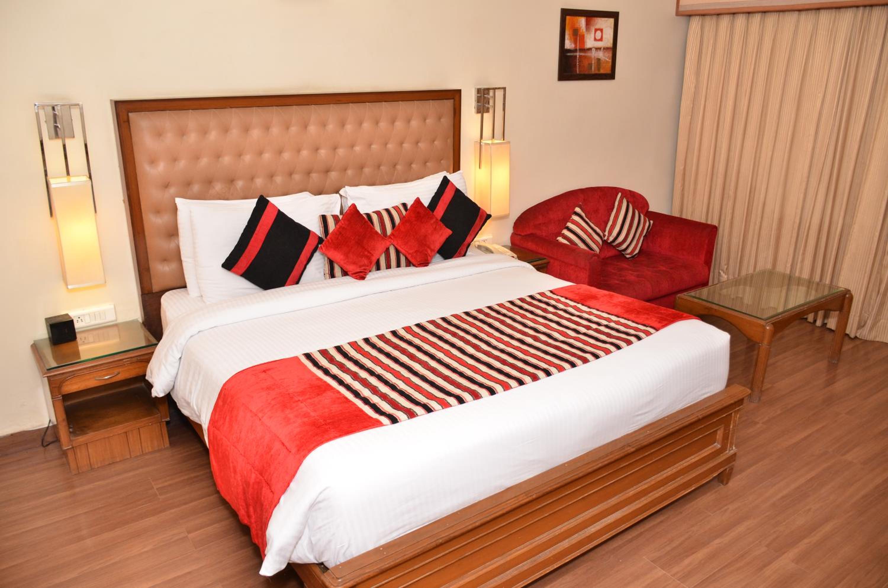 Smart Double Room - Enjoy Happy Hour 1+1 mocktail Timing - 11 am - 7 Pm photo 2