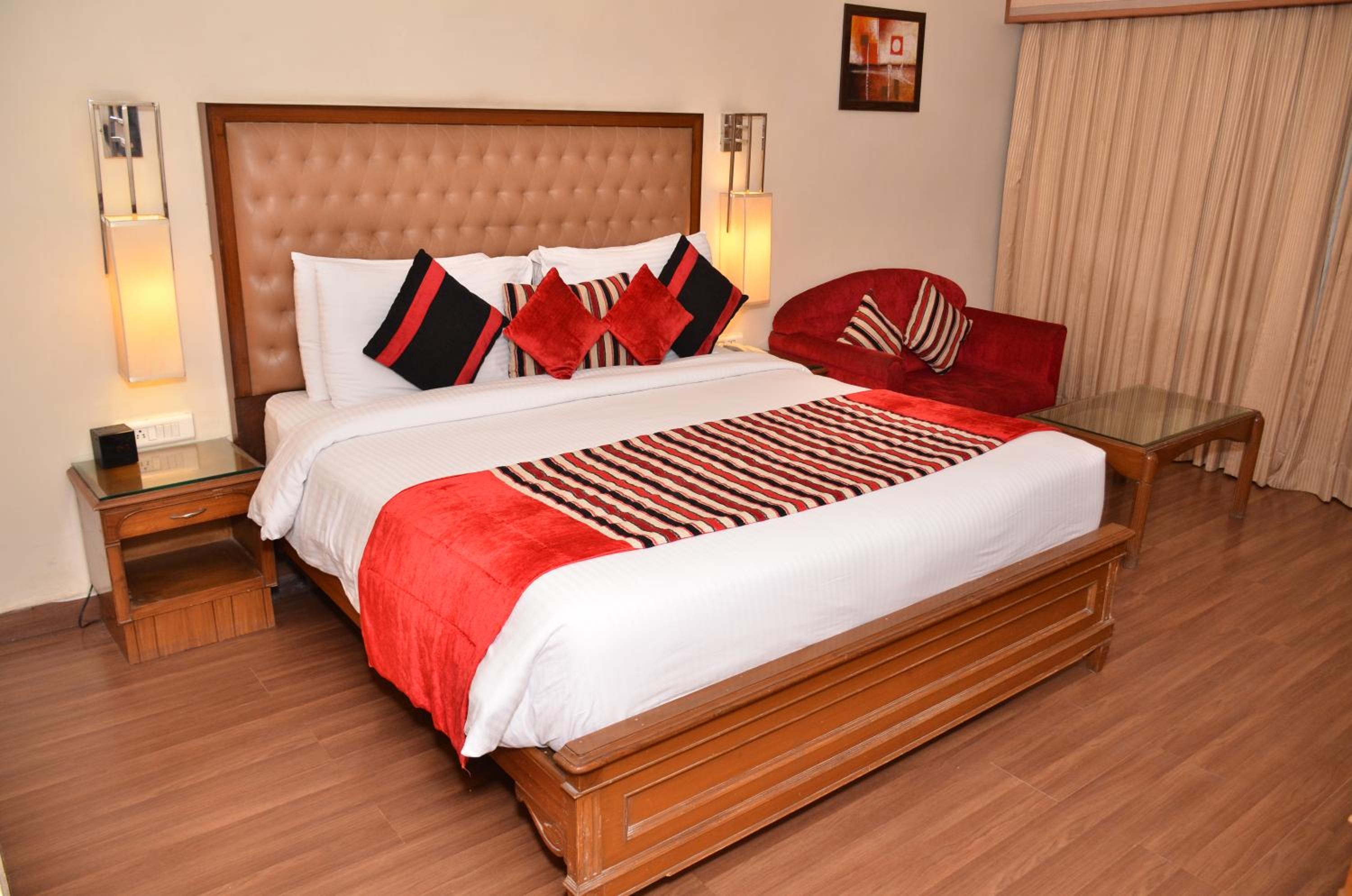 Smart Double Room - Enjoy Happy Hour 1+1 mocktail Timing - 11 am - 7 Pm photo 3
