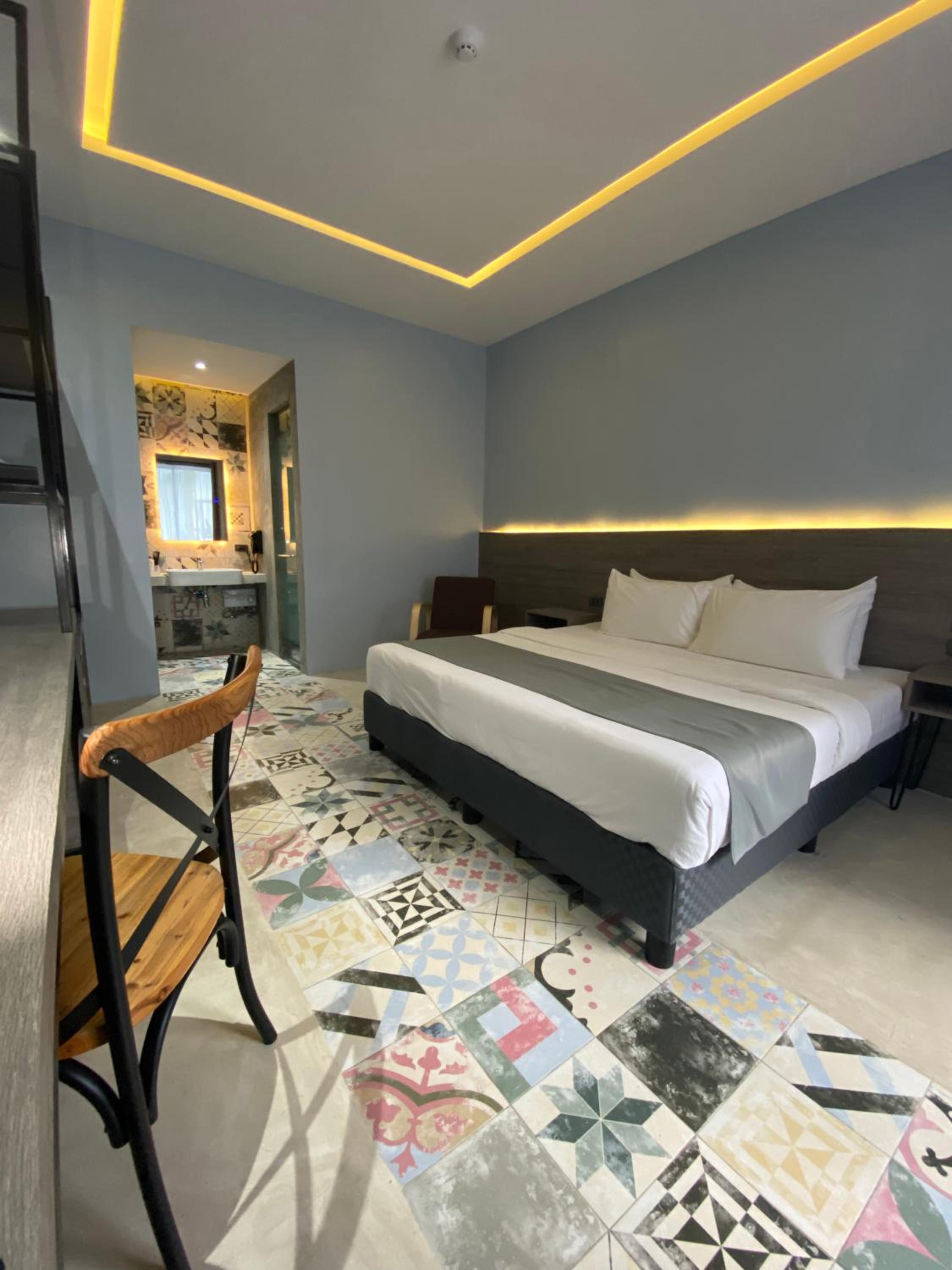 King Suite - Photo 1
