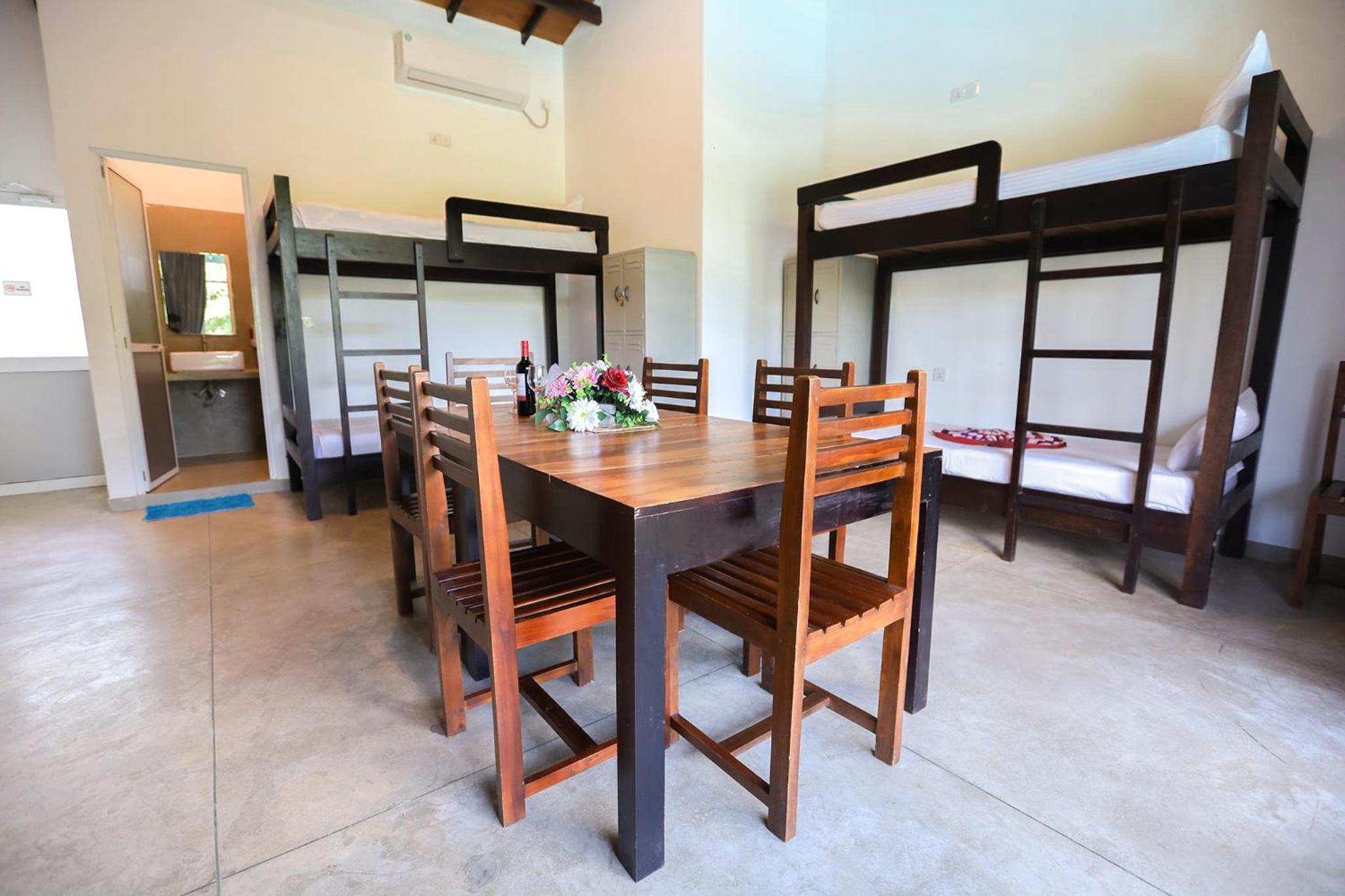 Family & Friends Room  photo 1