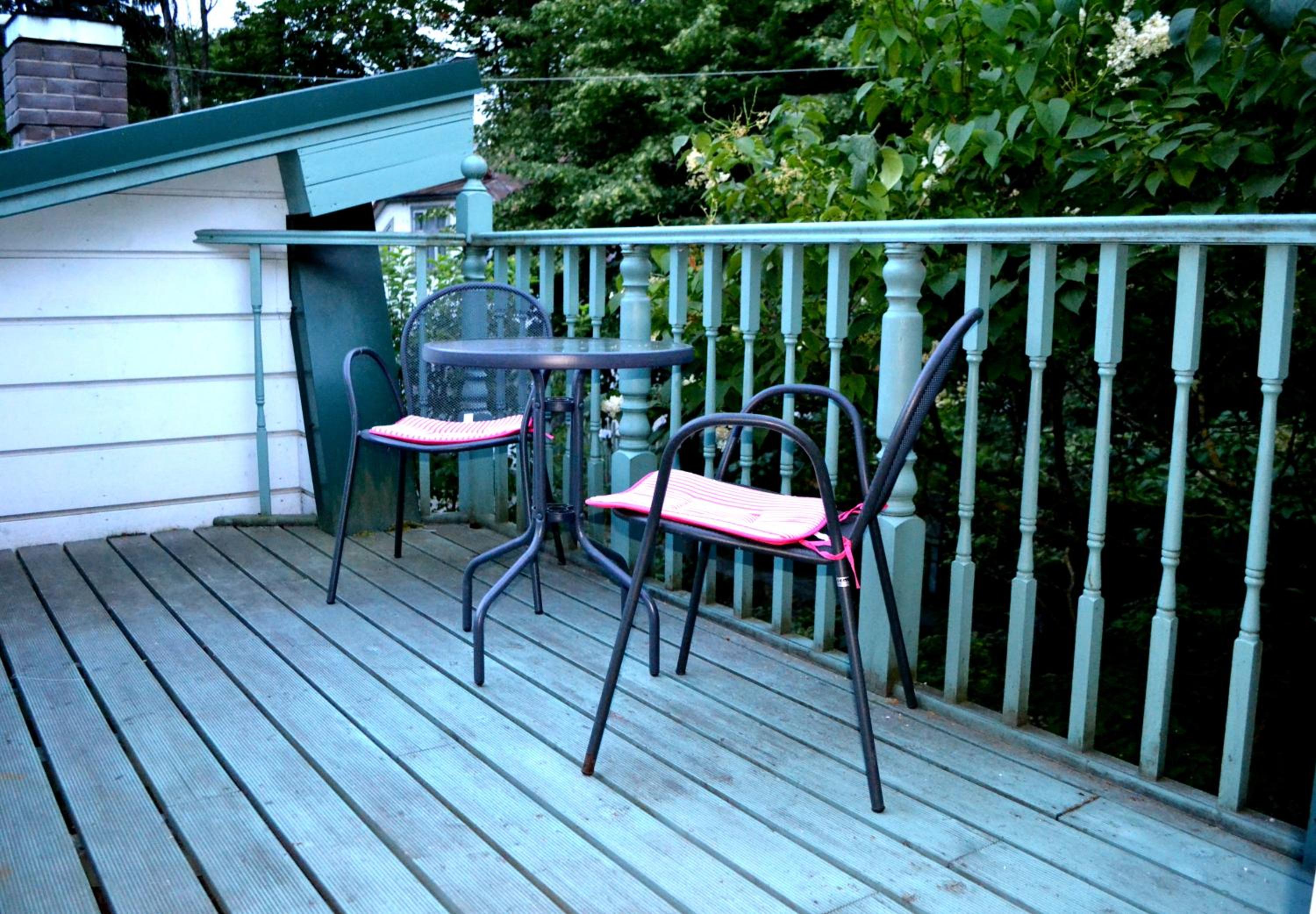 Family Room with Private Bathroom - Photo 2