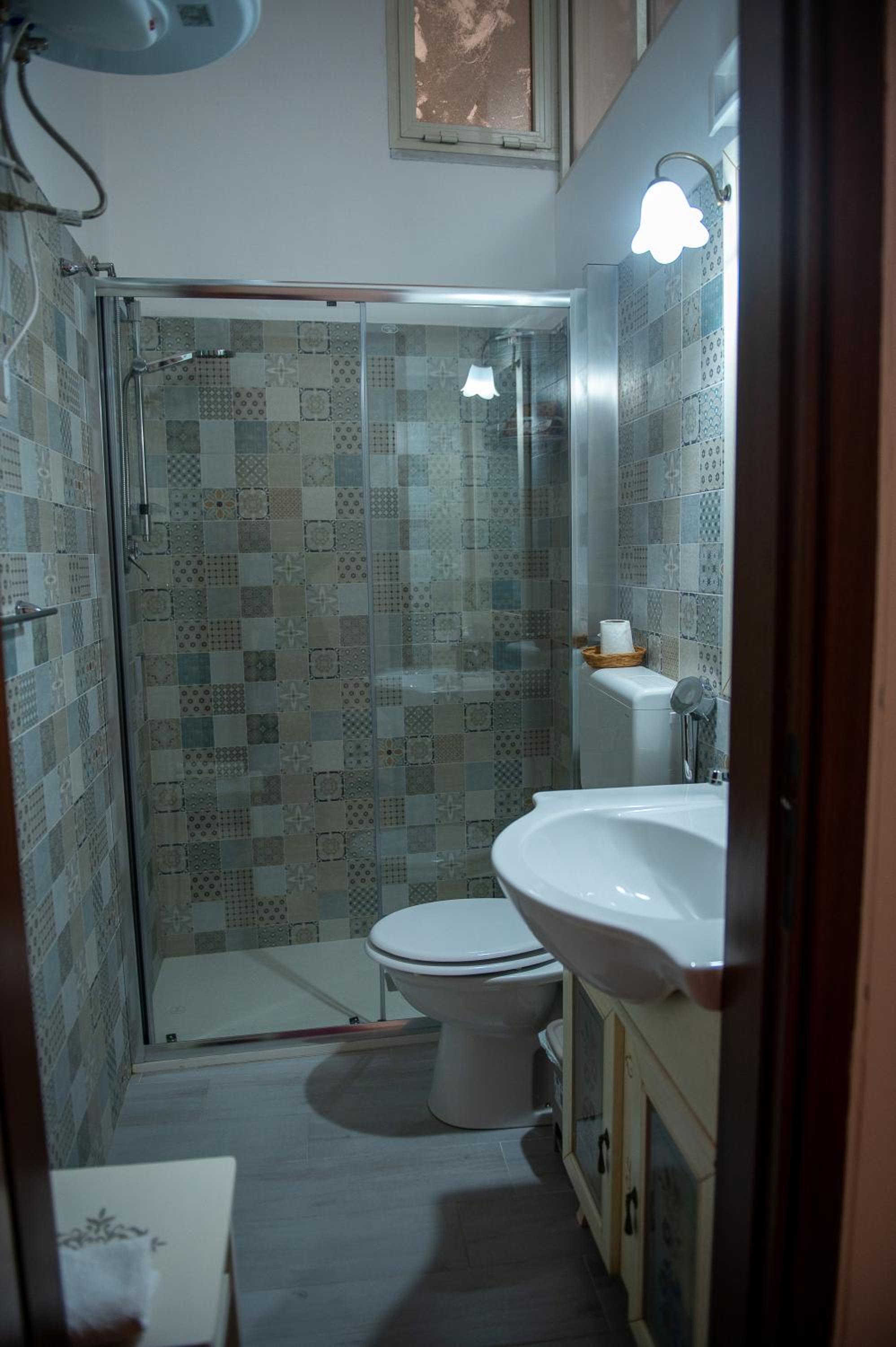 Double or Twin Room - Photo 13