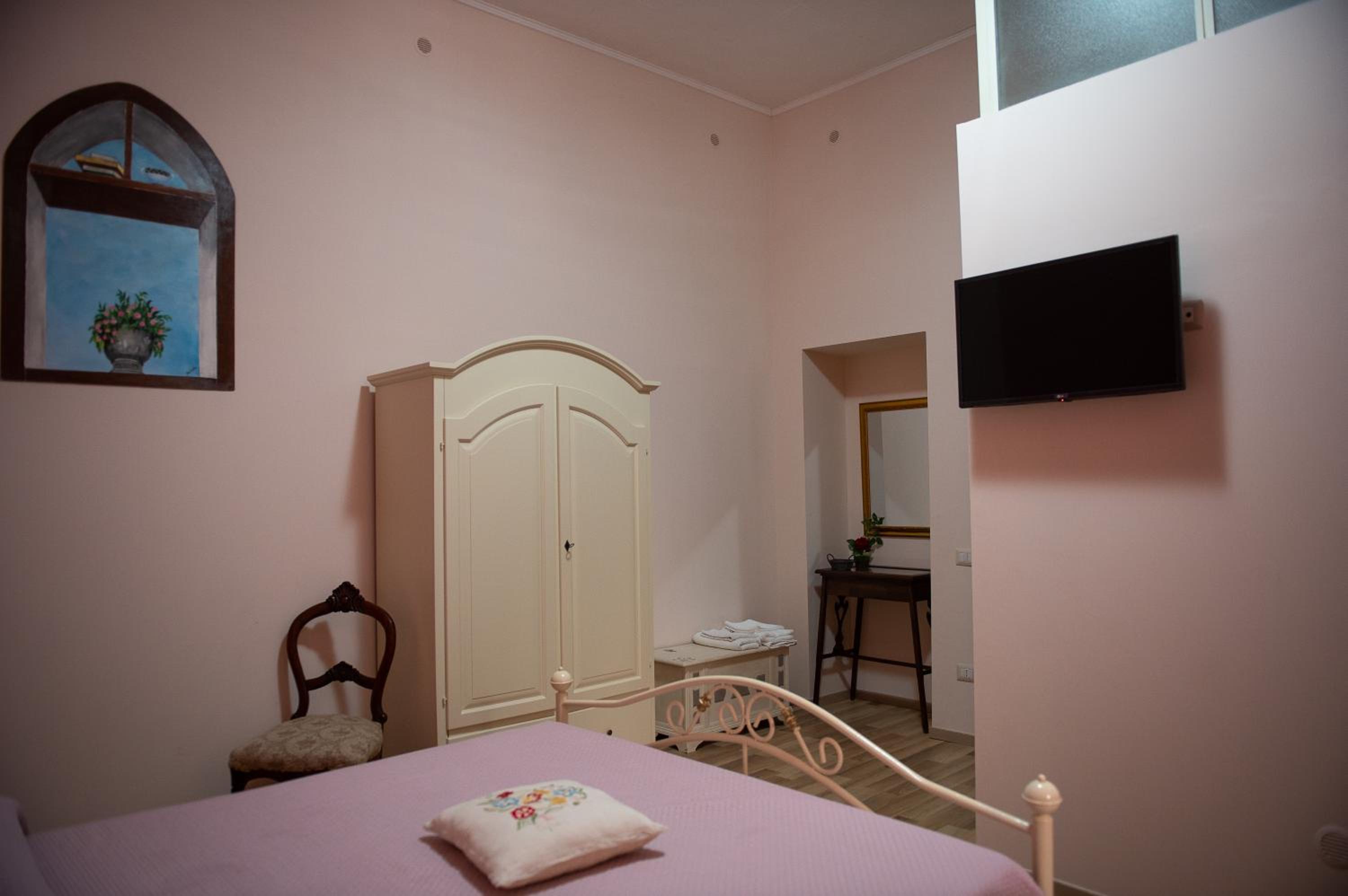 Standard Double Room - Photo 7