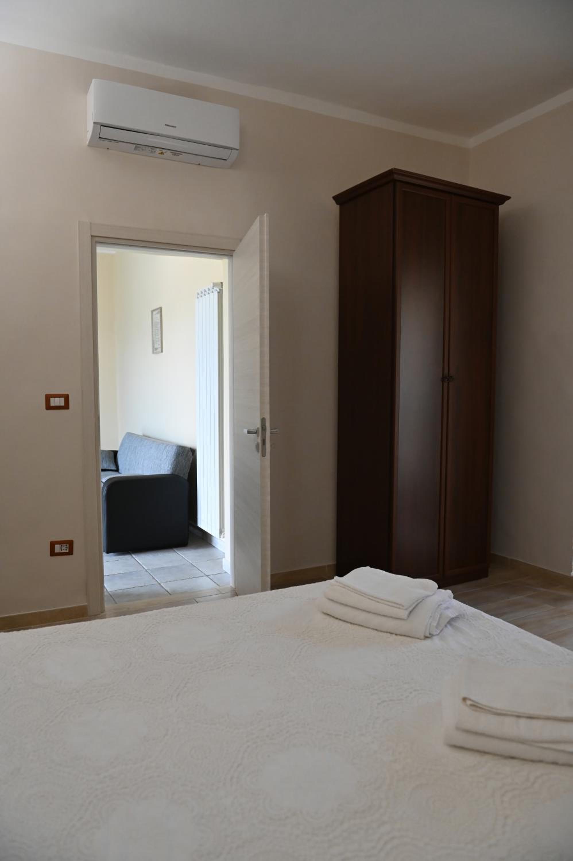 Double or Twin Room - Photo 9