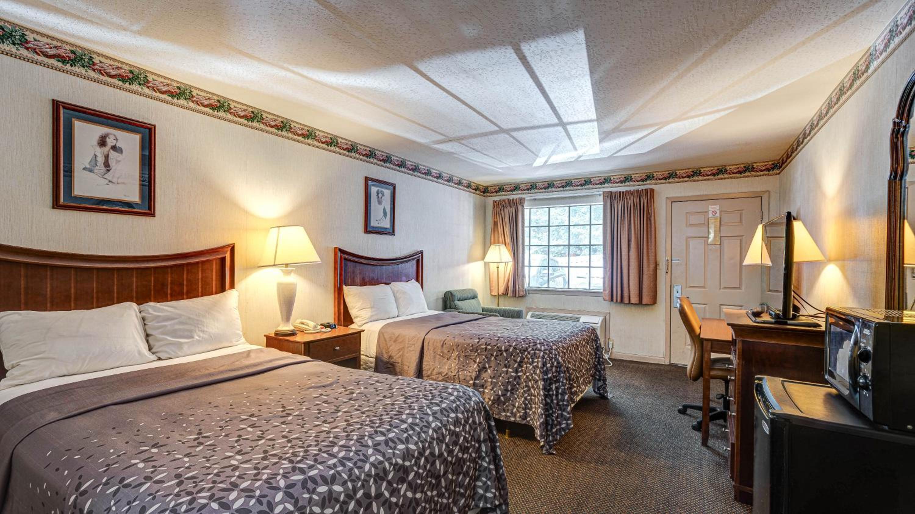 2 Queen Beds Non-Smoking - Photo 8