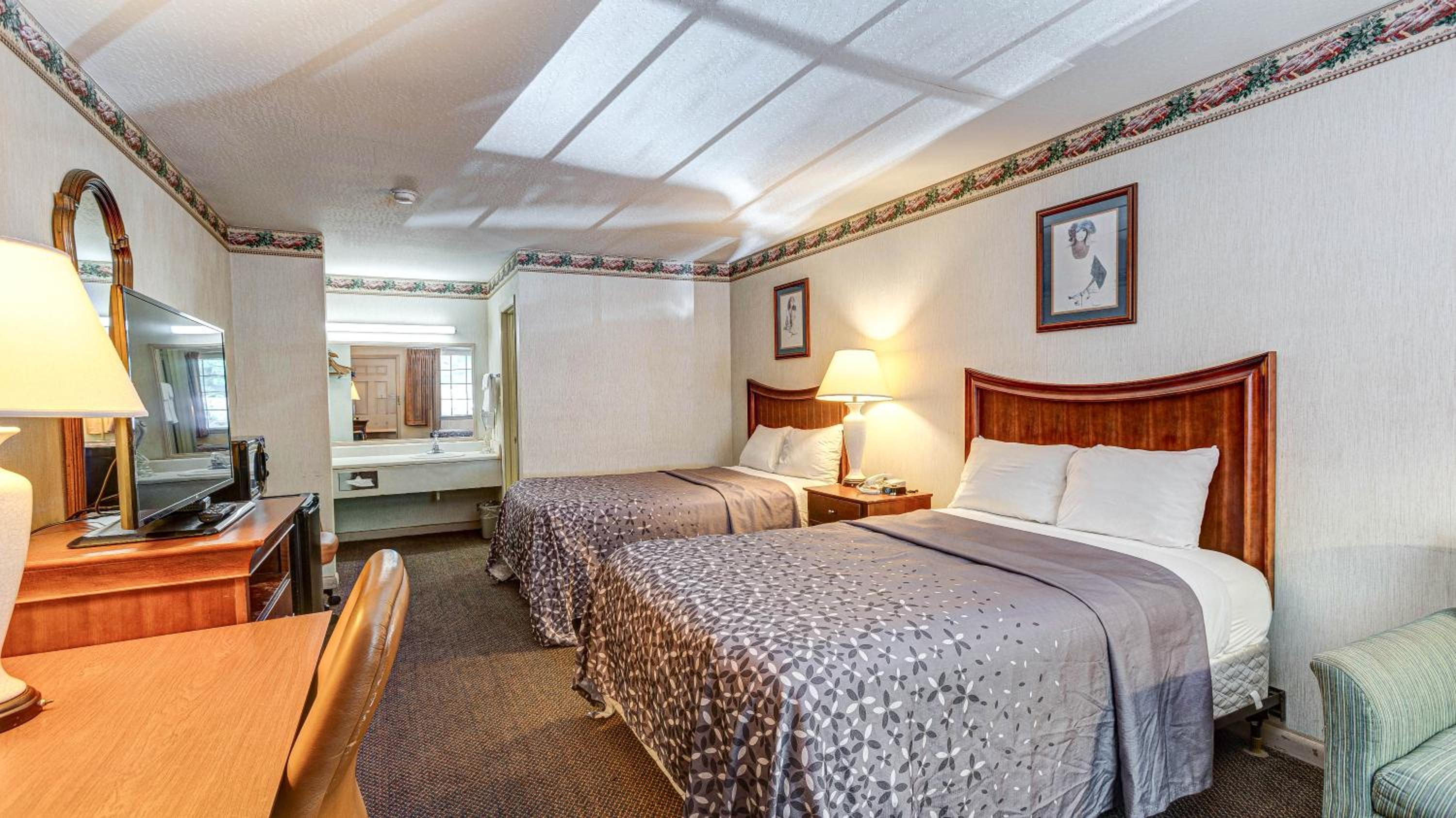 2 Queen Beds Non-Smoking - Photo 1