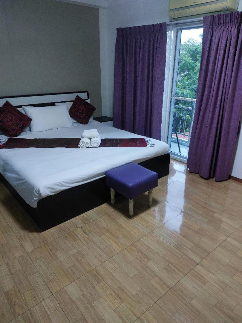Deluxe Room (2 Adults + 1 Child)
