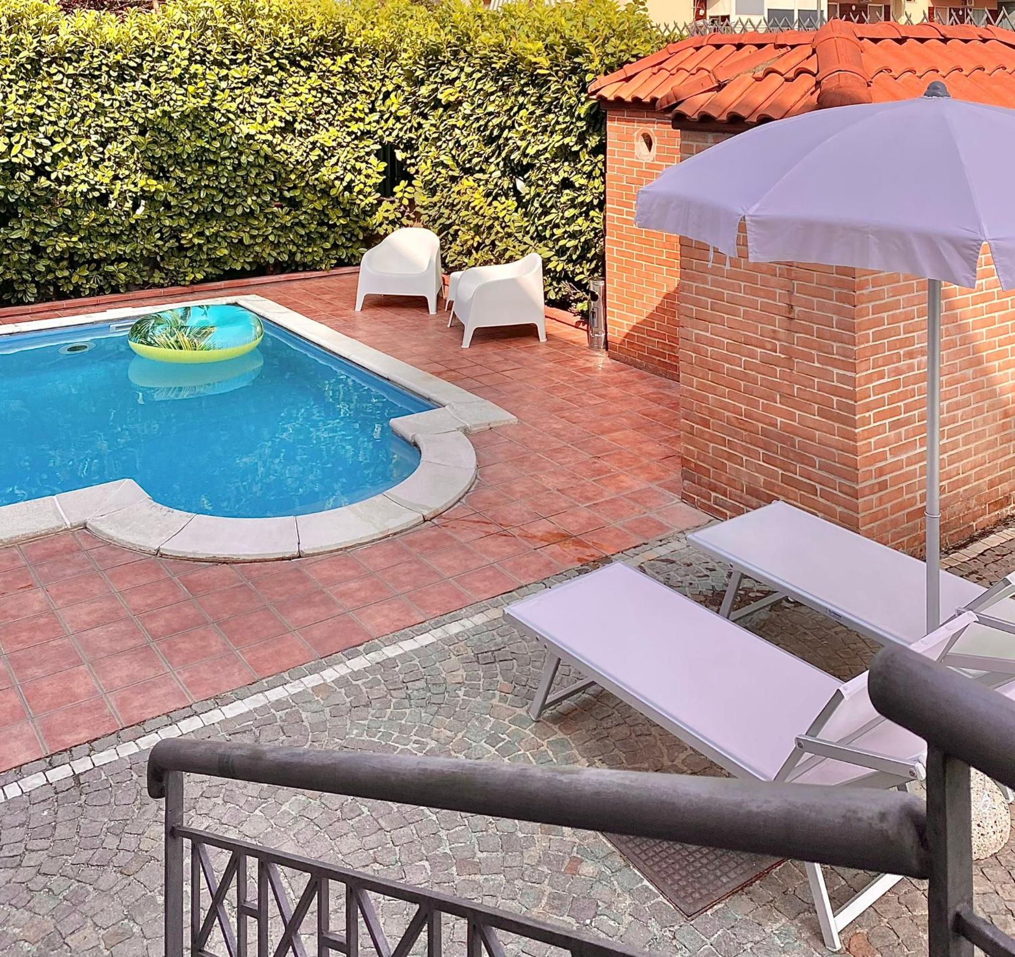 Twin Room With Pool View photo 2