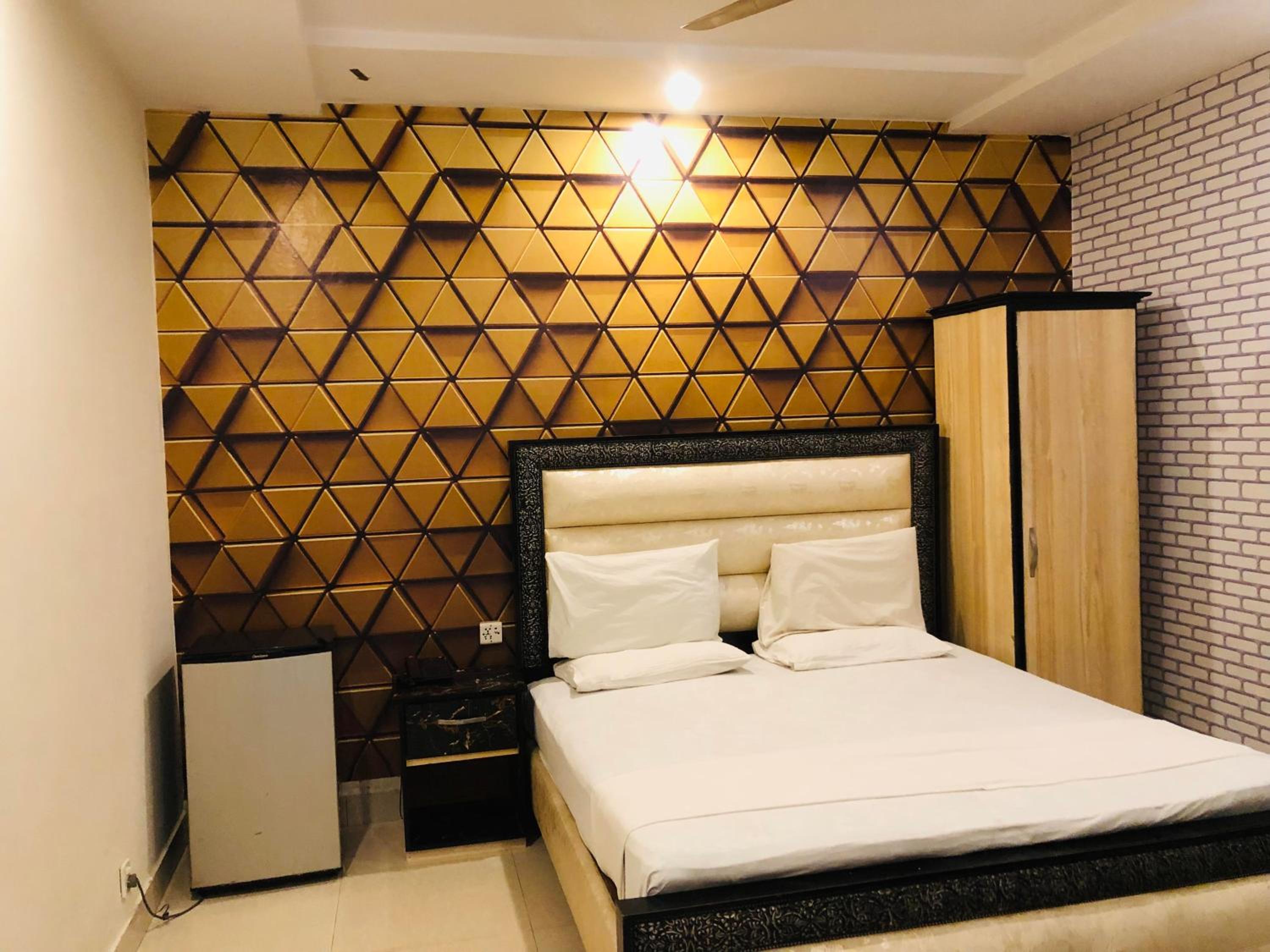 Budget Double Room photo 2