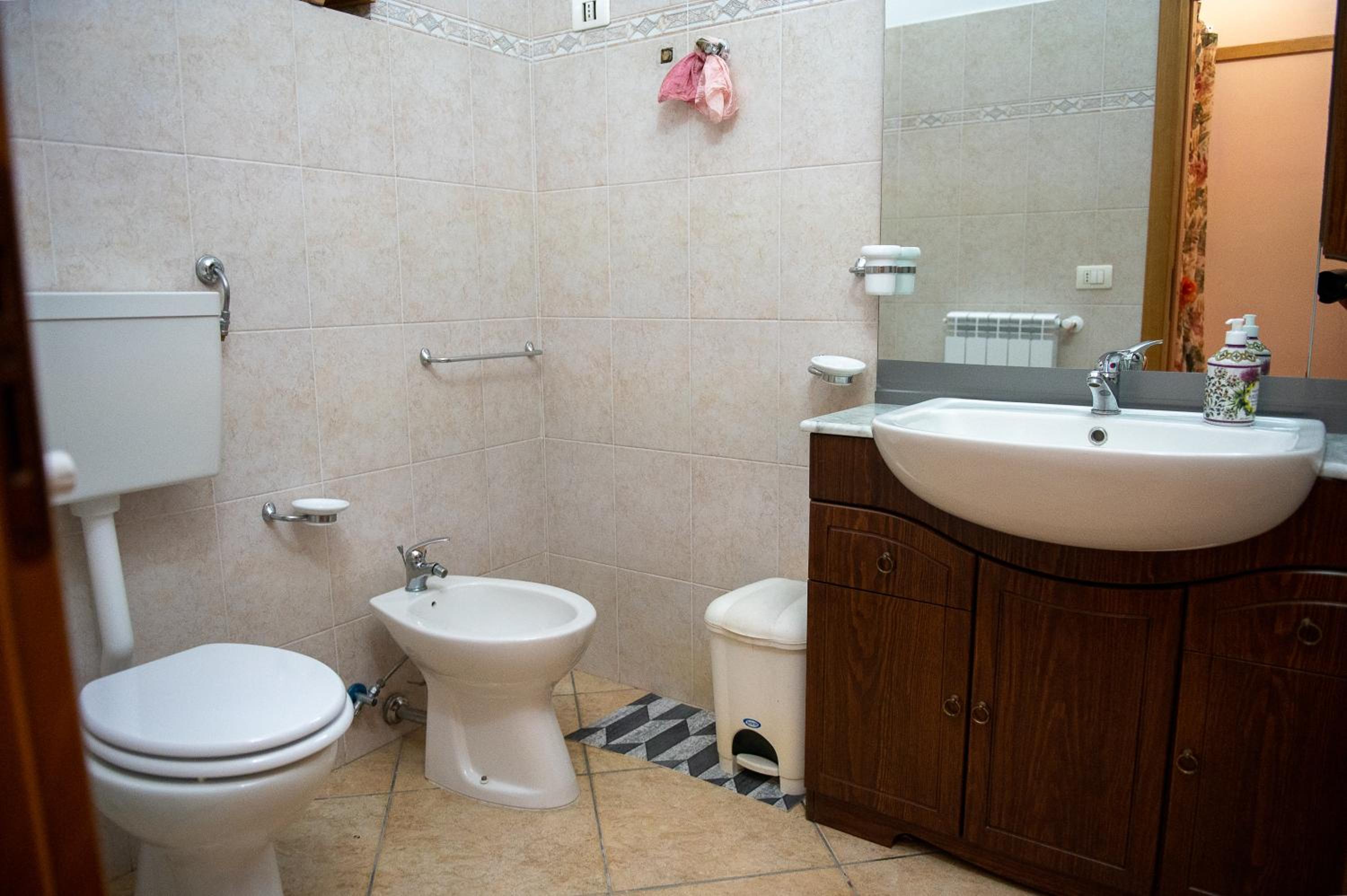 Large Double Room - Photo 4