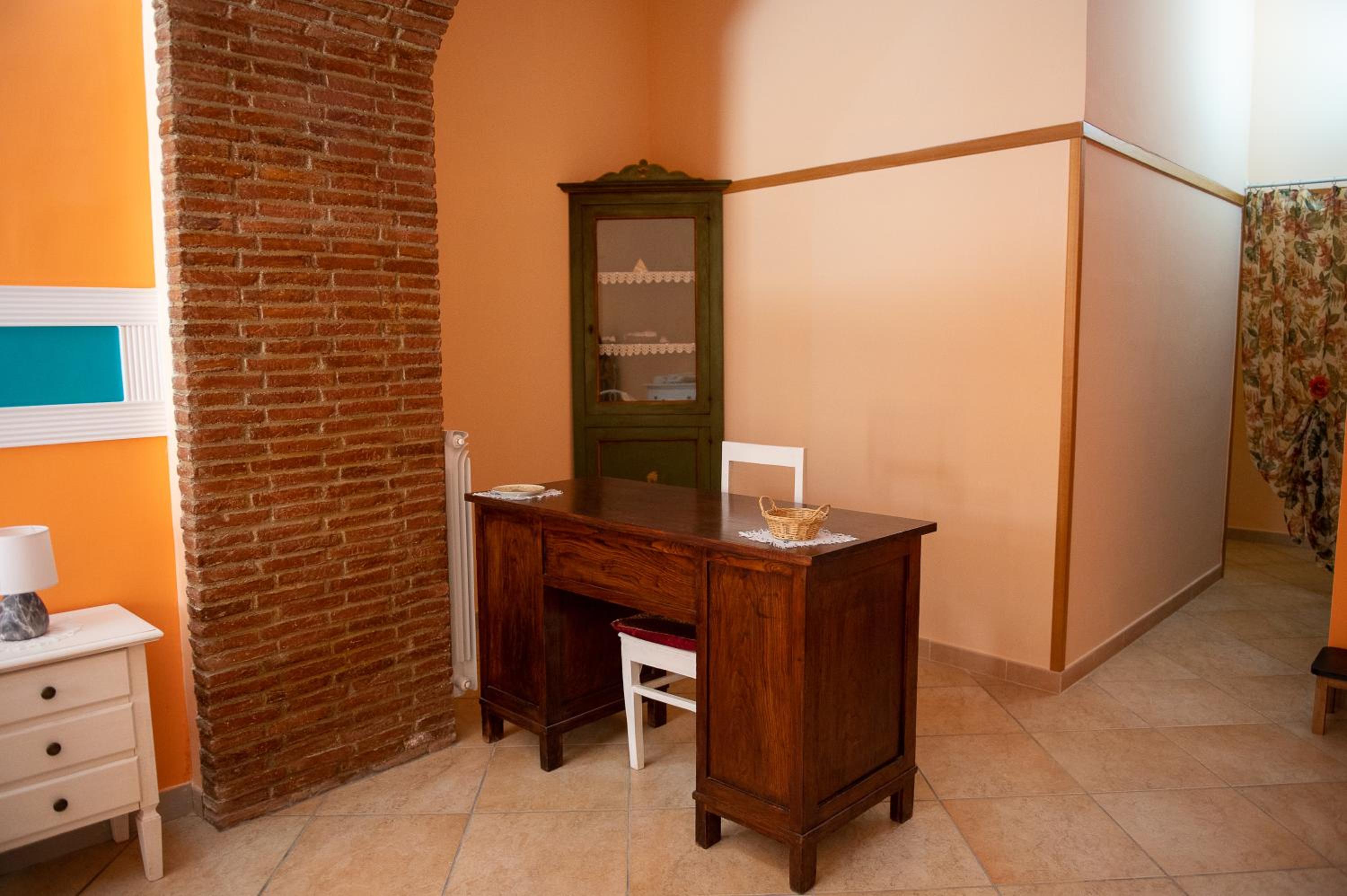 Large Double Room - Photo 5