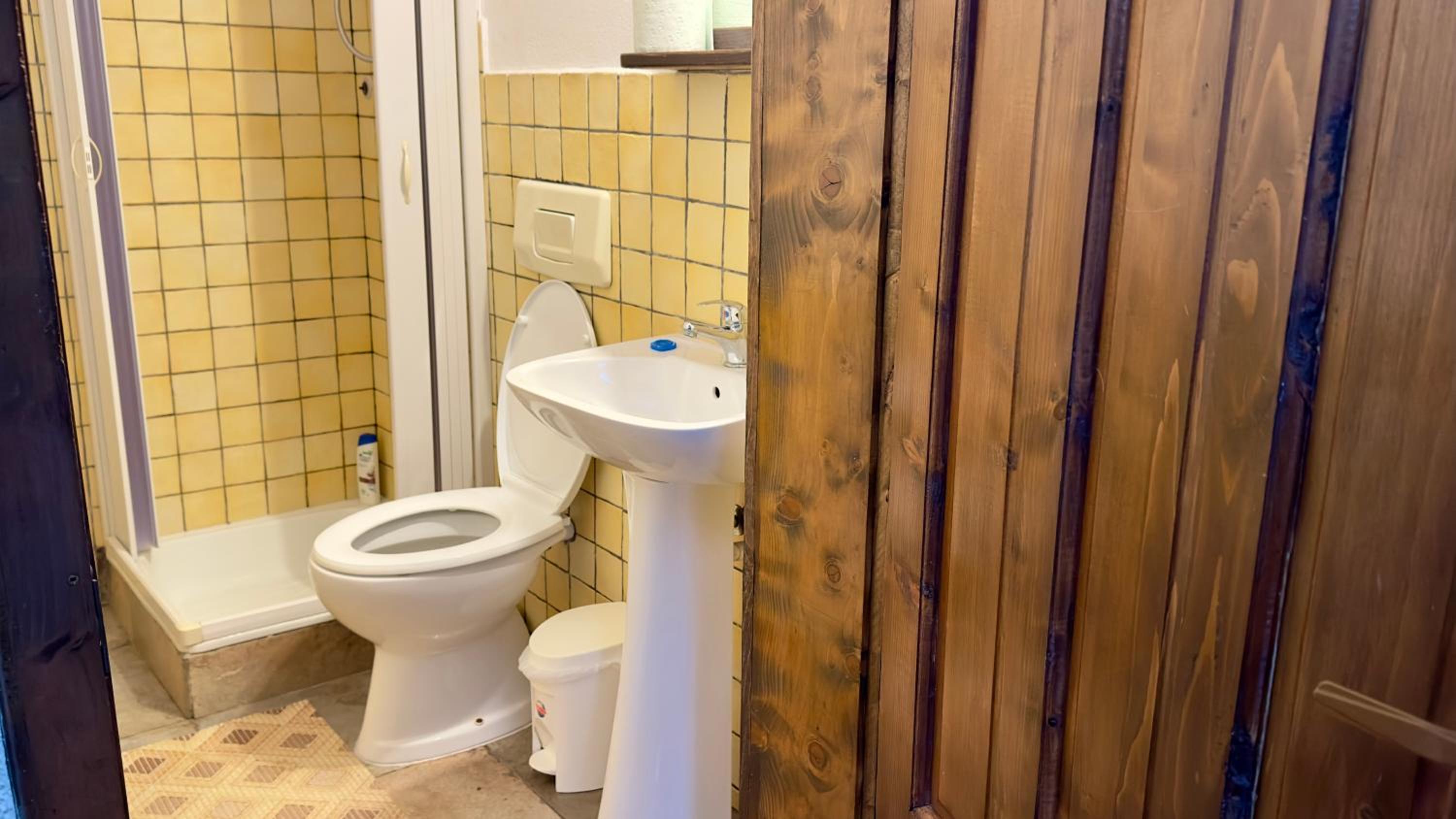 Deluxe Double Room with Shower photo 3