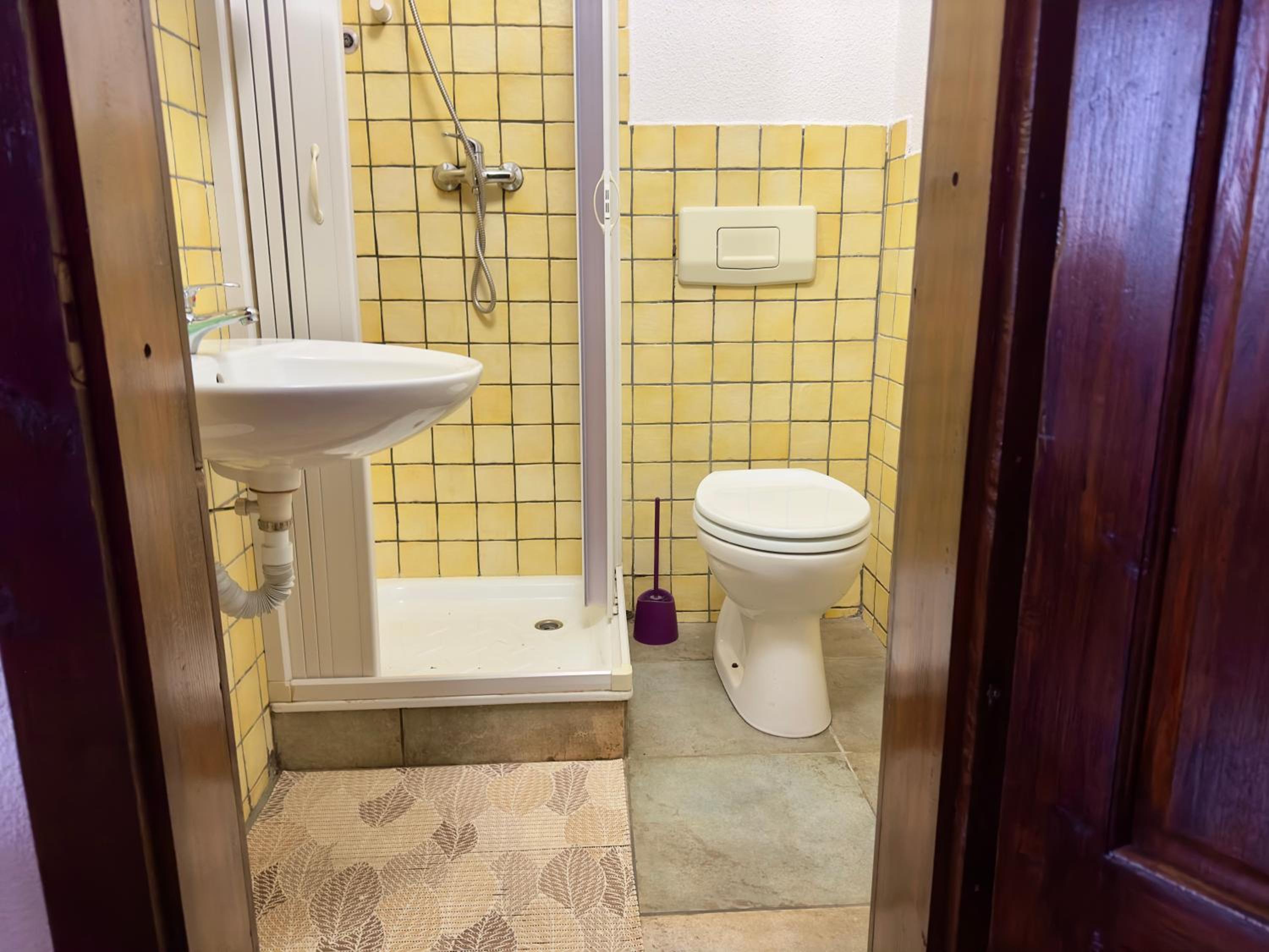Deluxe Double Room with Shower photo 3