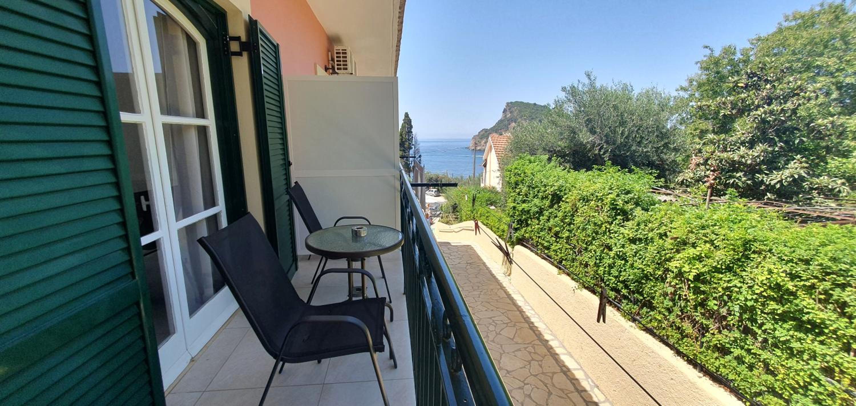 Double Room with Side Sea View - Photo 9
