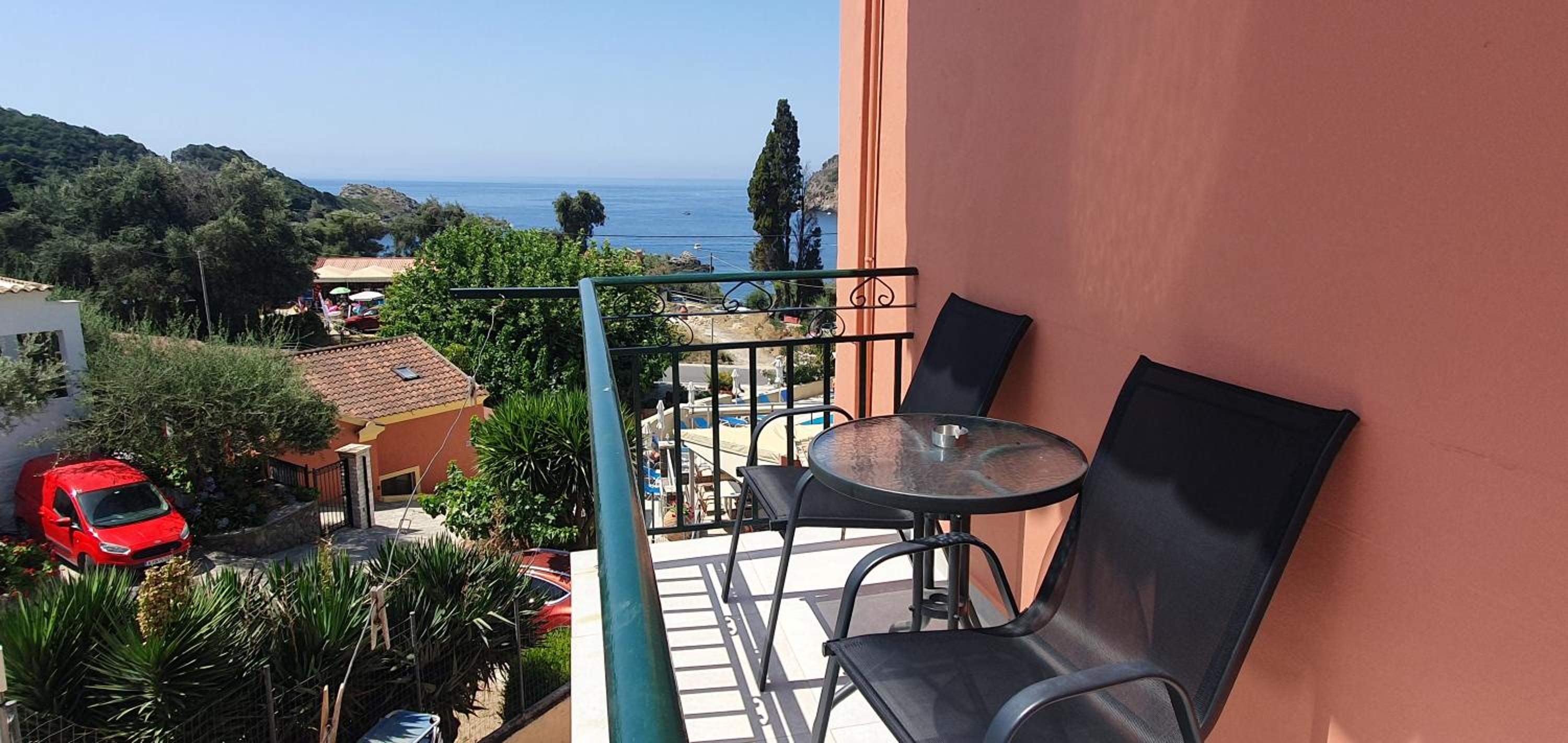 Double Room with Side Sea View - Photo 13