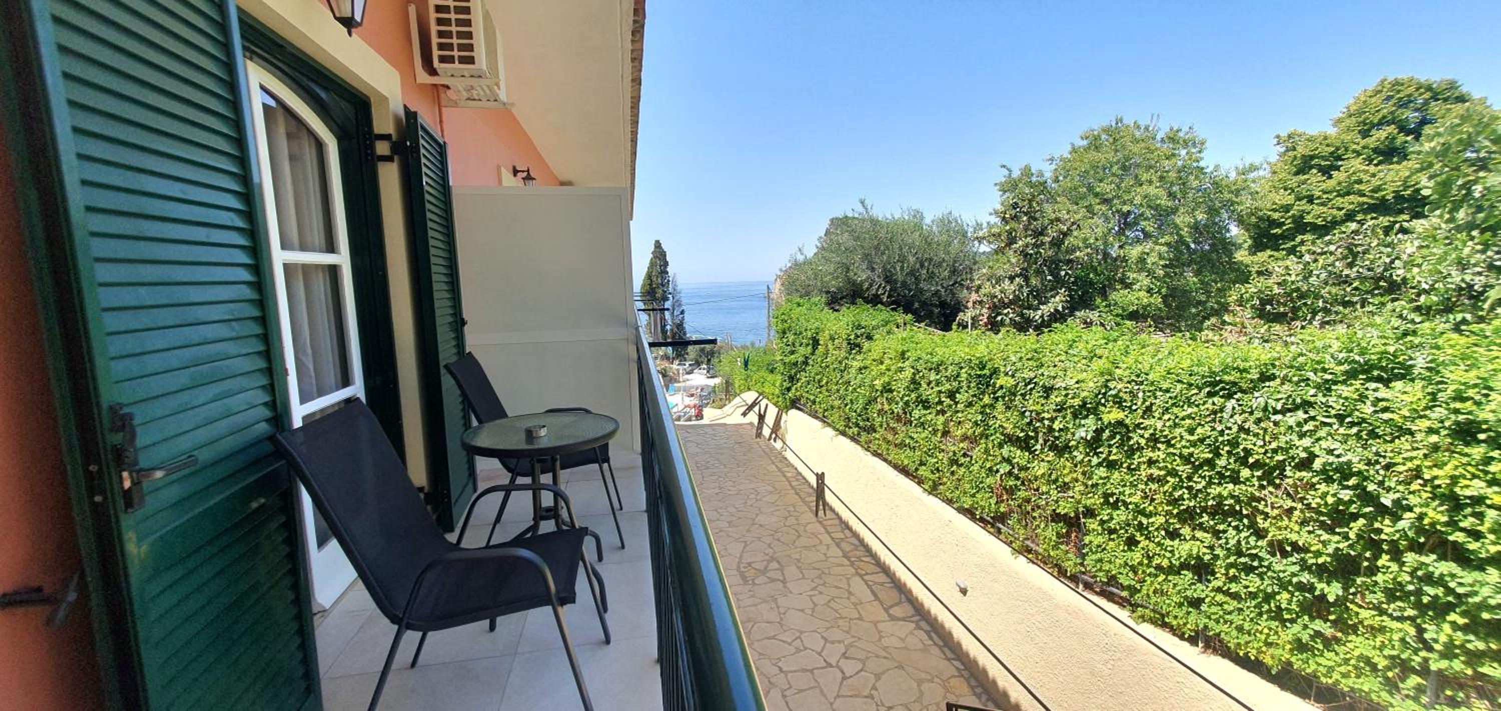 Double Room with Side Sea View - Photo 10