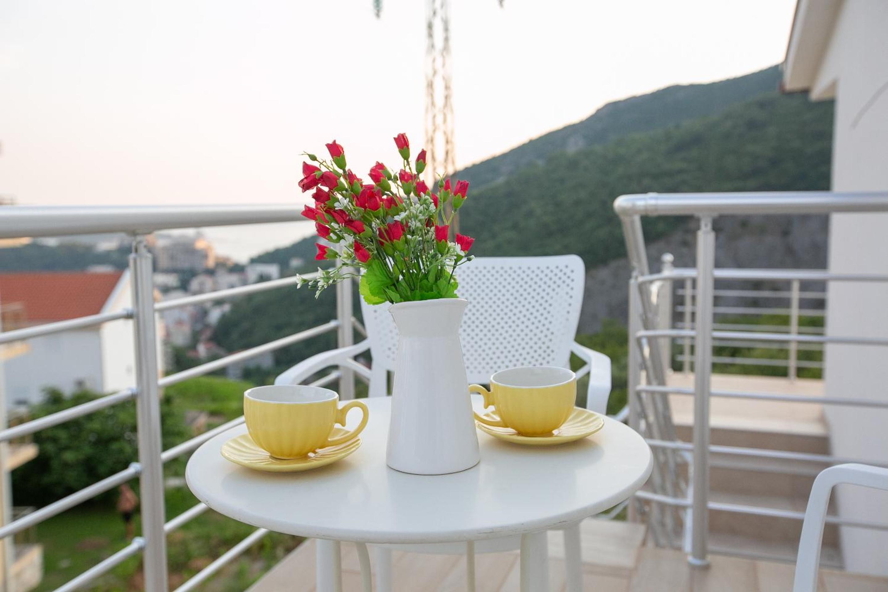 One-Bedroom Apartment with Balcony
