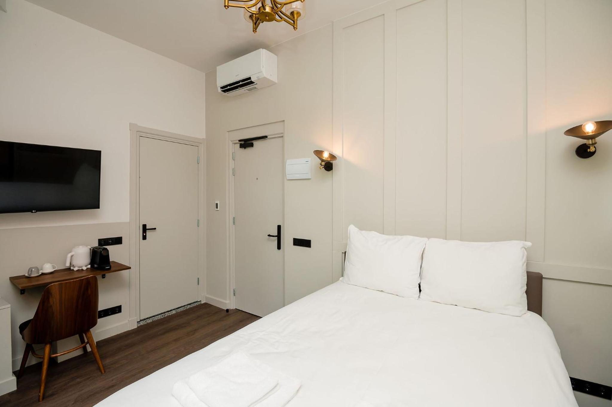 Tiny Room - Photo 22