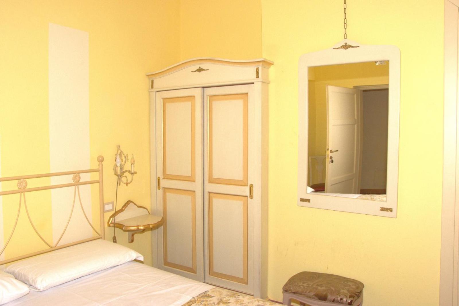 Double or Twin Room - Photo 8