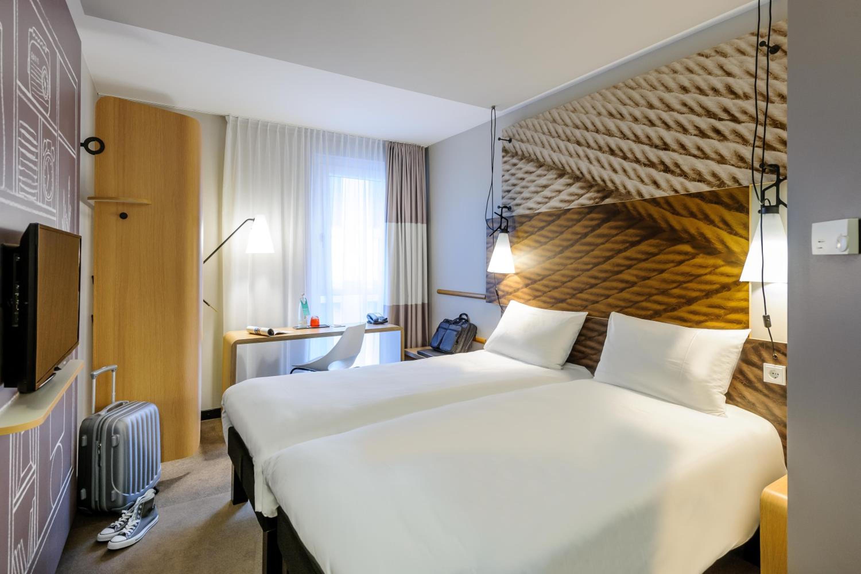 Twin Room - Photo 3