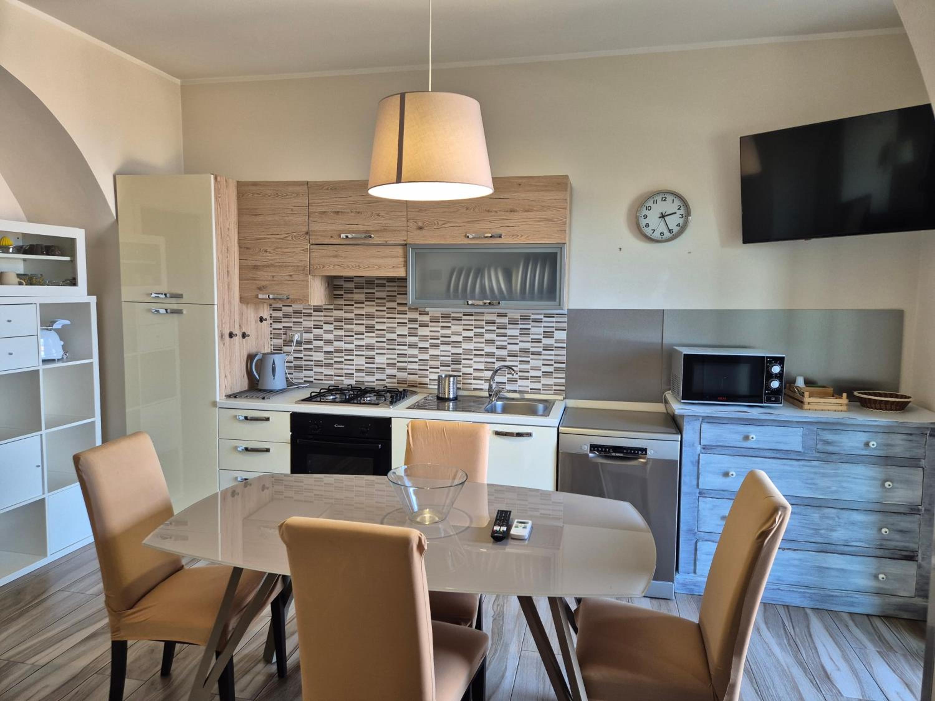 Two-Bedroom Apartment with Balcony thumbnail 5