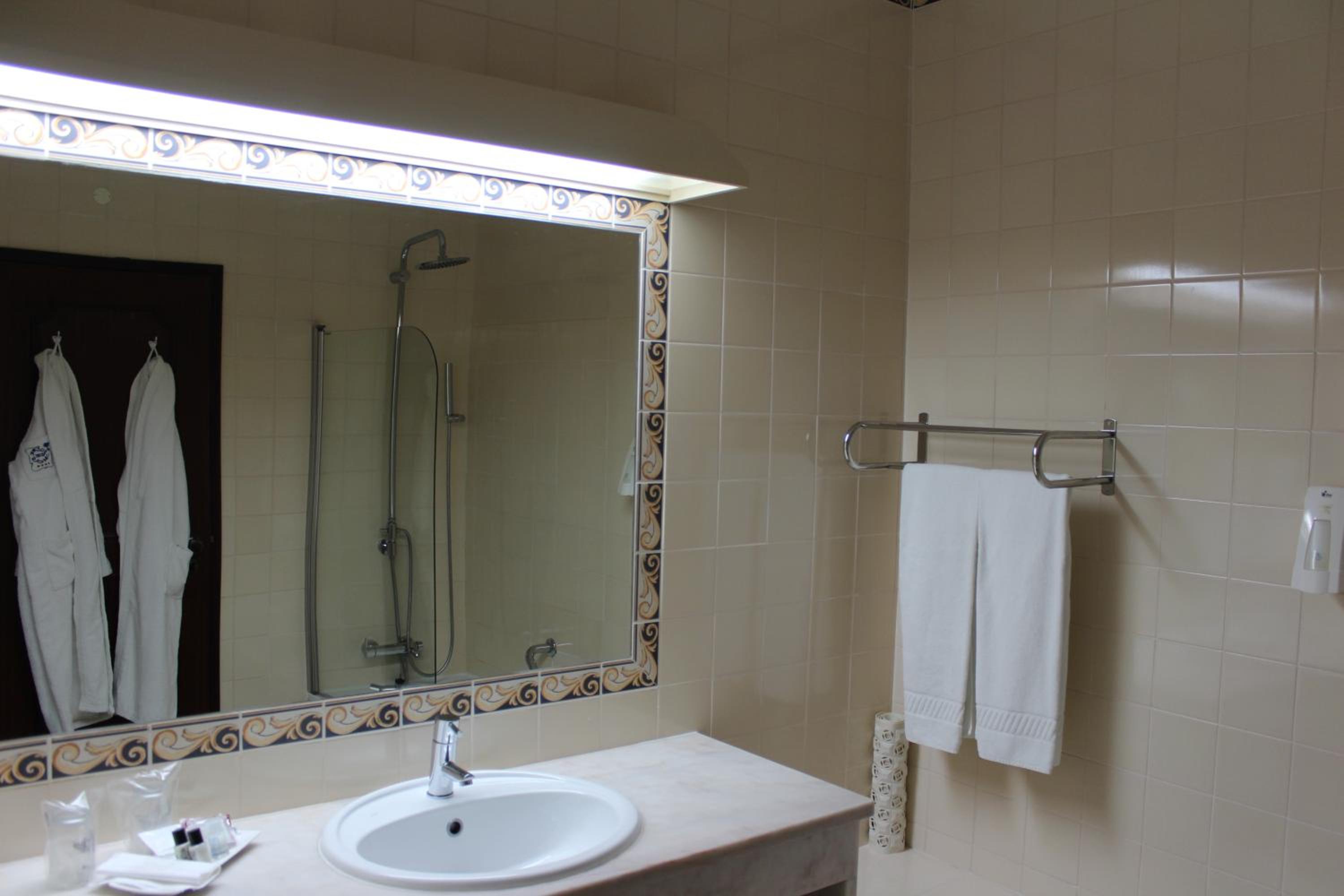 Double or Twin Room thumbnail 5