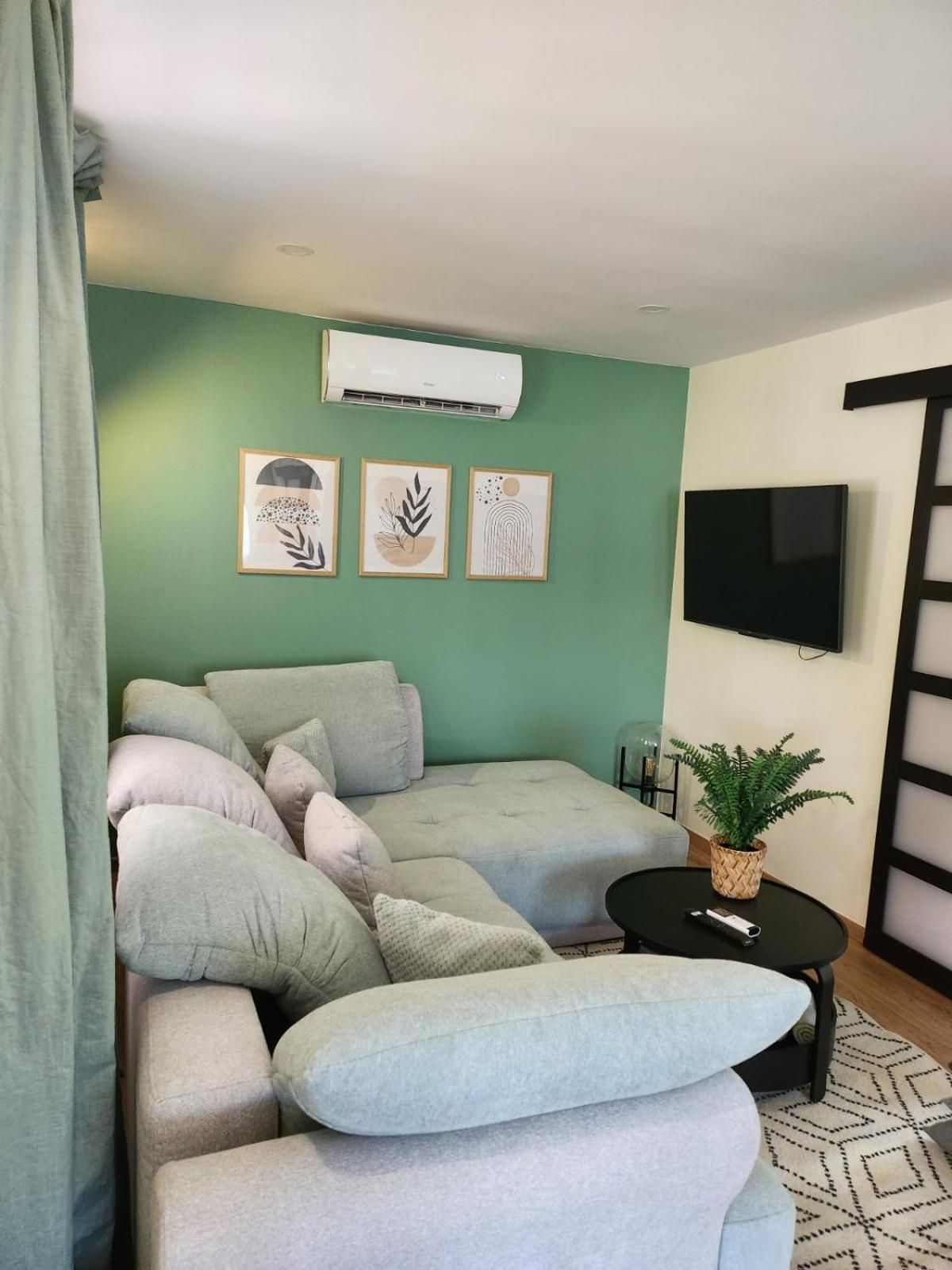 One-Bedroom House photo 1