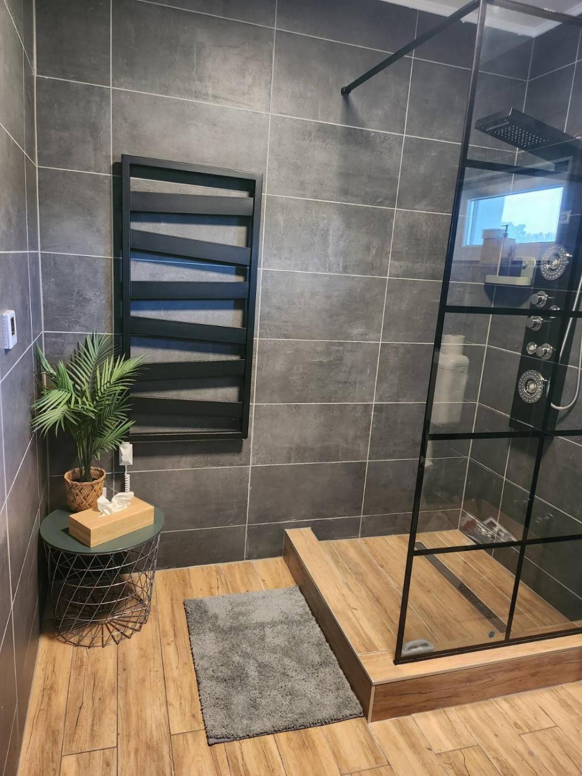 One-Bedroom House photo 2