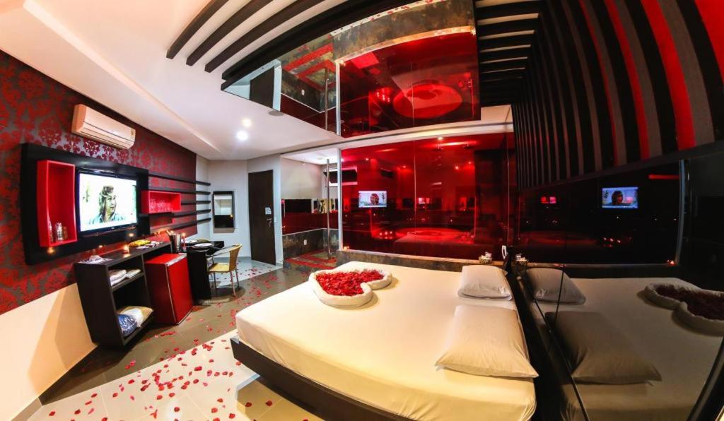 Queen Suite with Spa Bath photo 2