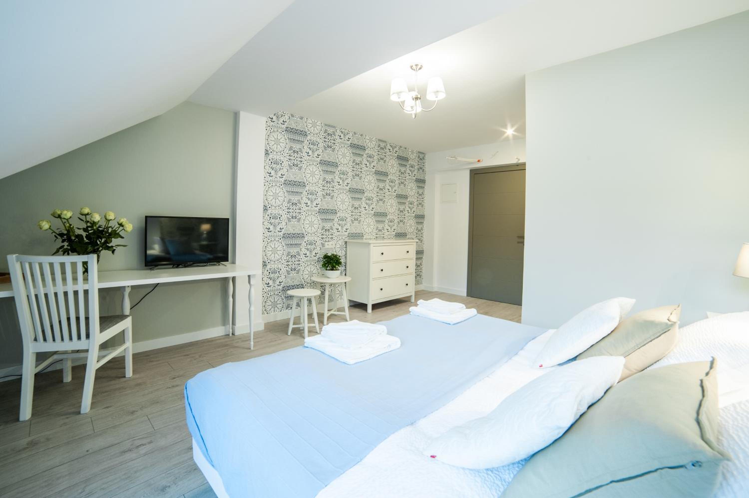 Deluxe Double Room with Shower photo 3