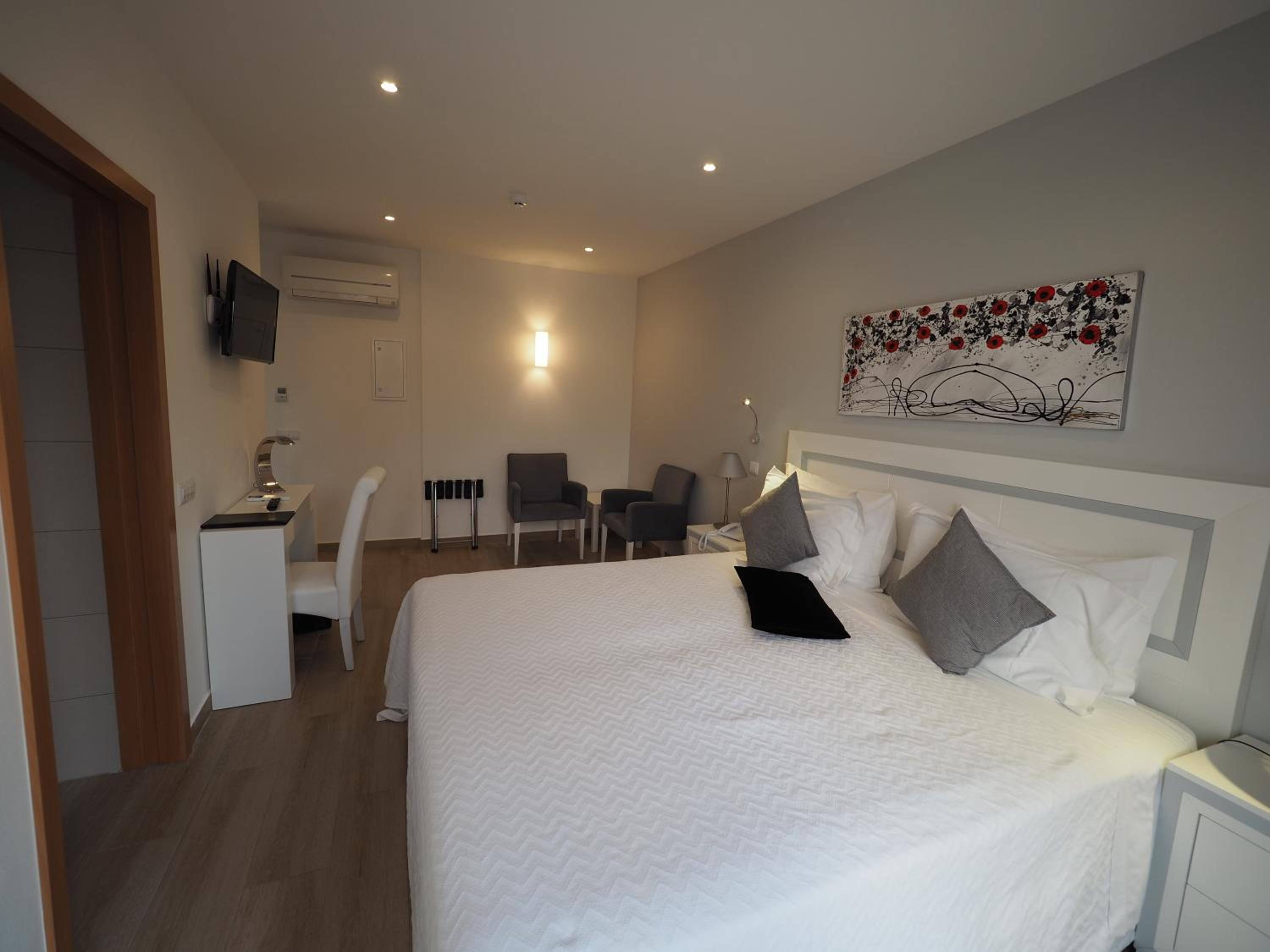 Superior Double Or Twin Room - Photo 1