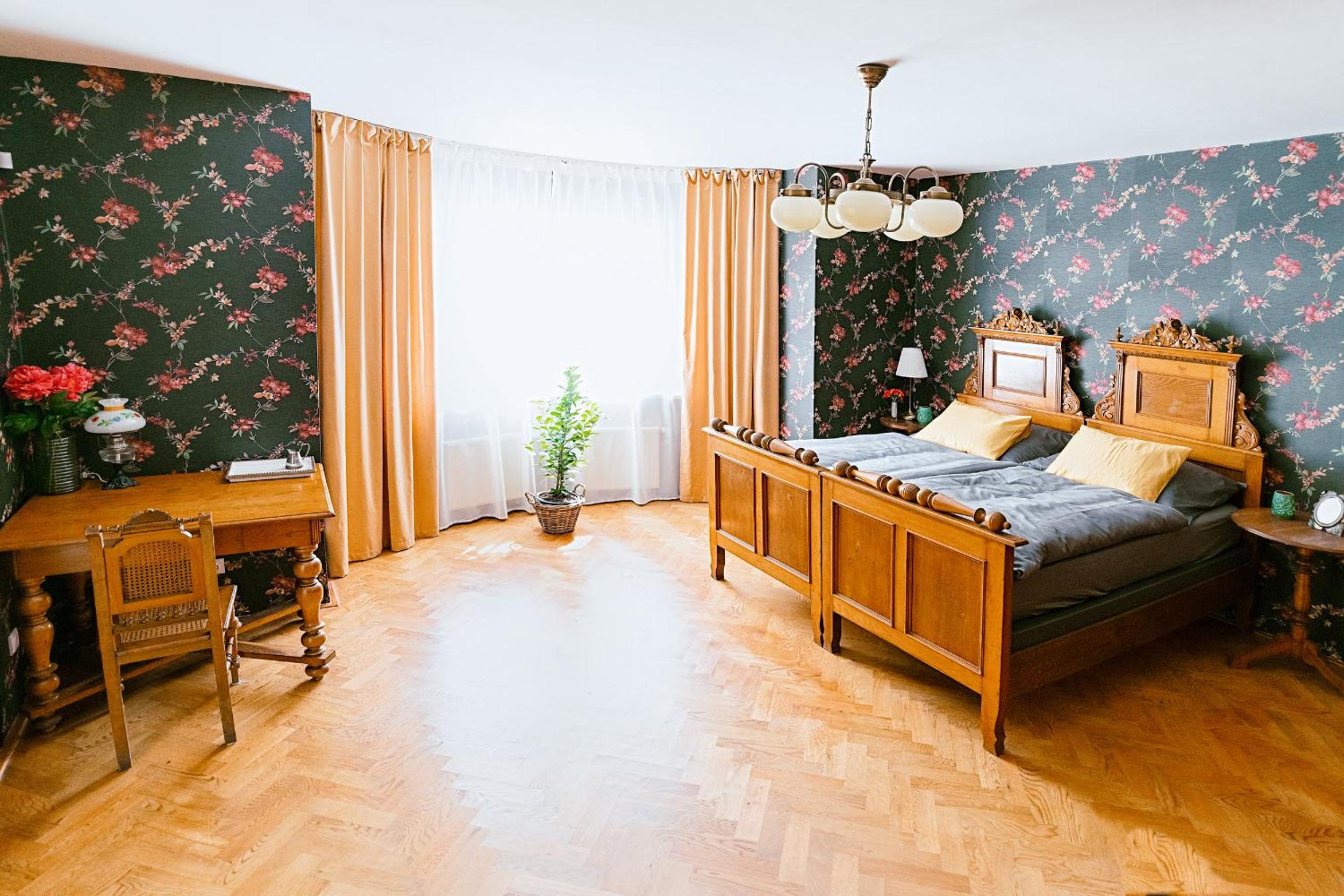 One-Bedroom Apartment photo 1