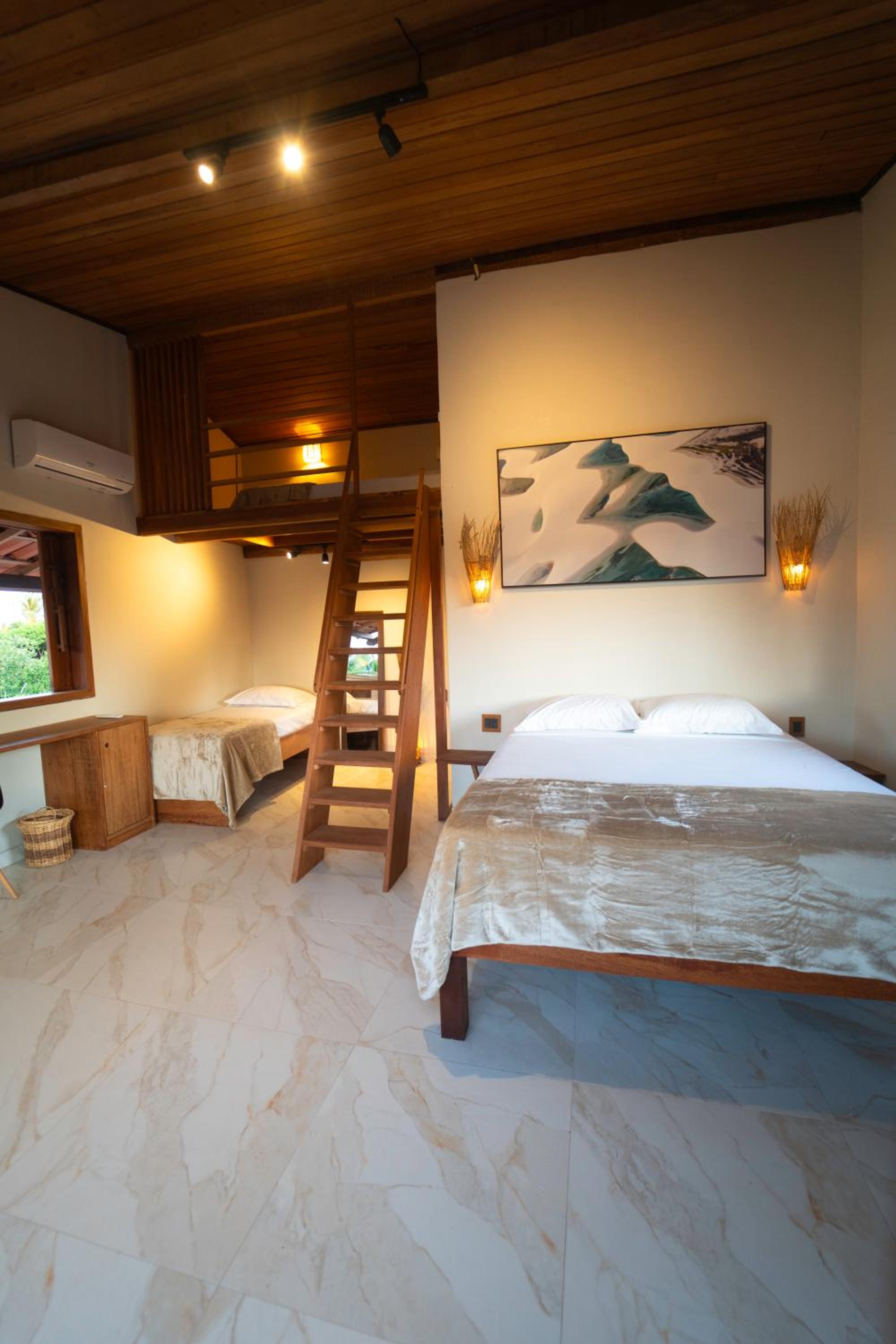Quadruple Room with Private Bathroom photo 3