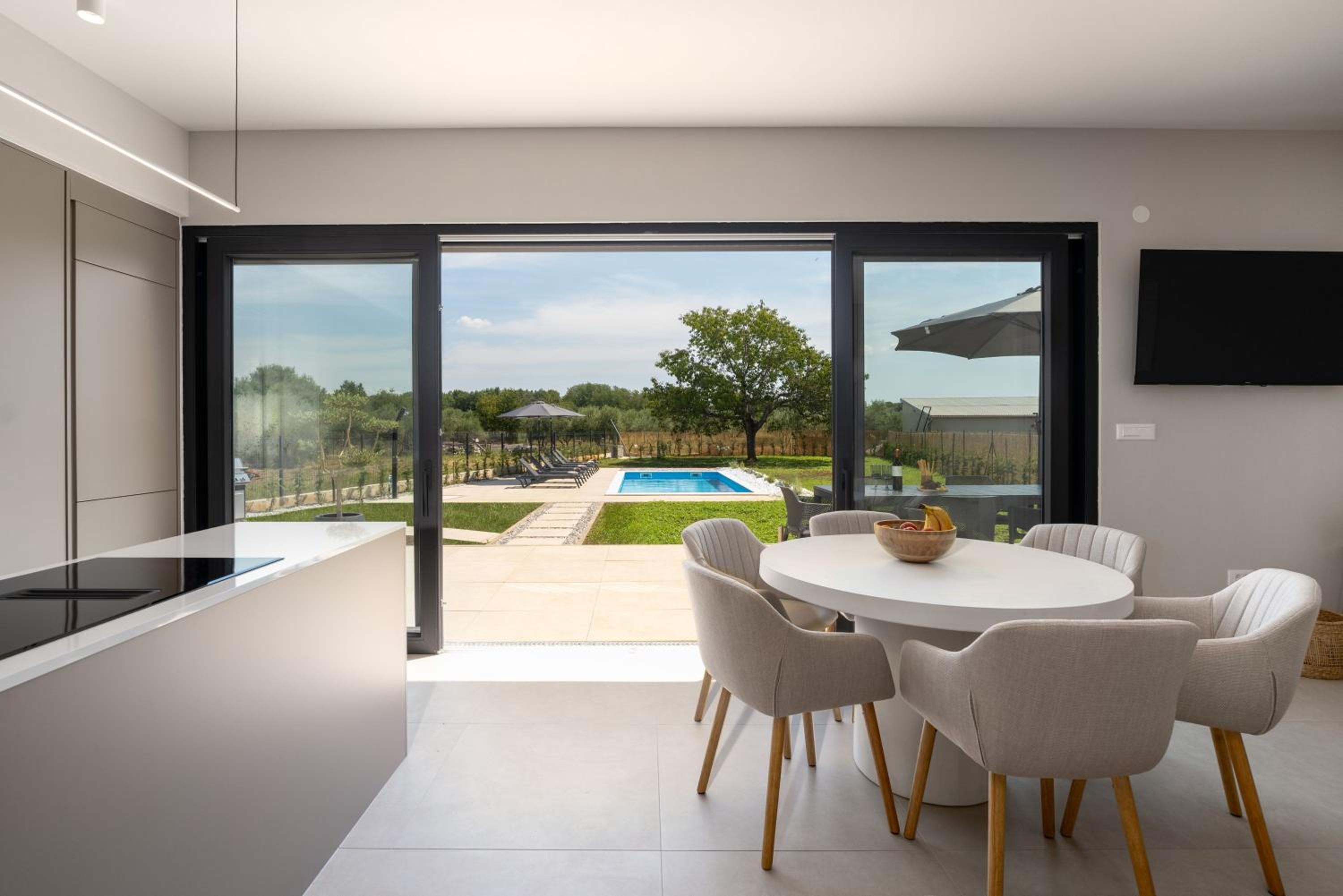 Three-Bedroom Villa photo 2