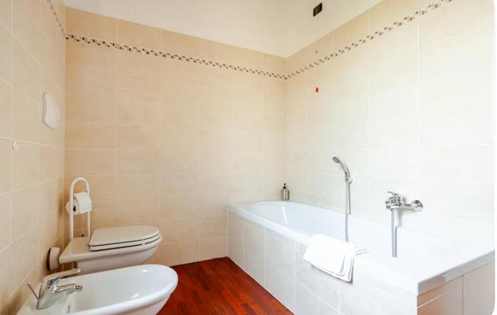 Two-Bedroom Apartment - Photo 16