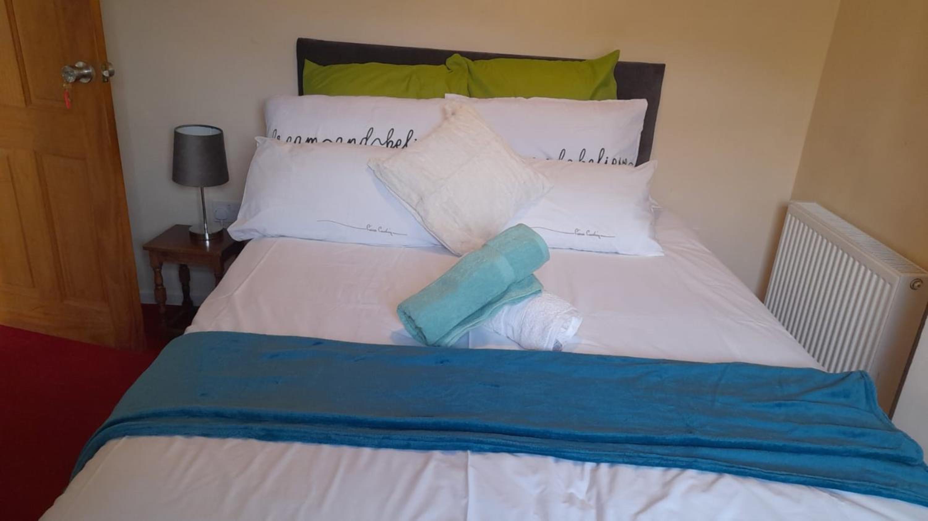 Two-Bedroom Bungalow - Photo 3