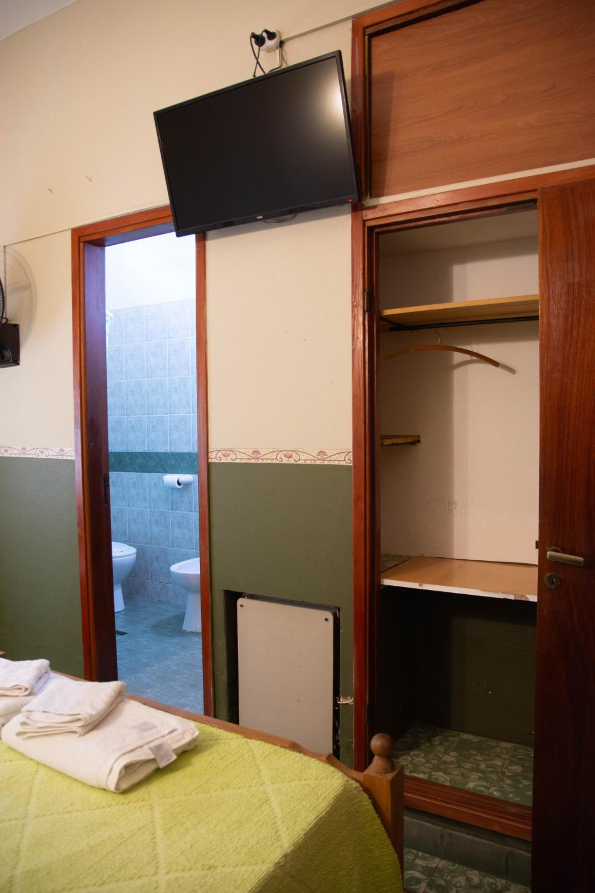 Double or Twin Room photo 3