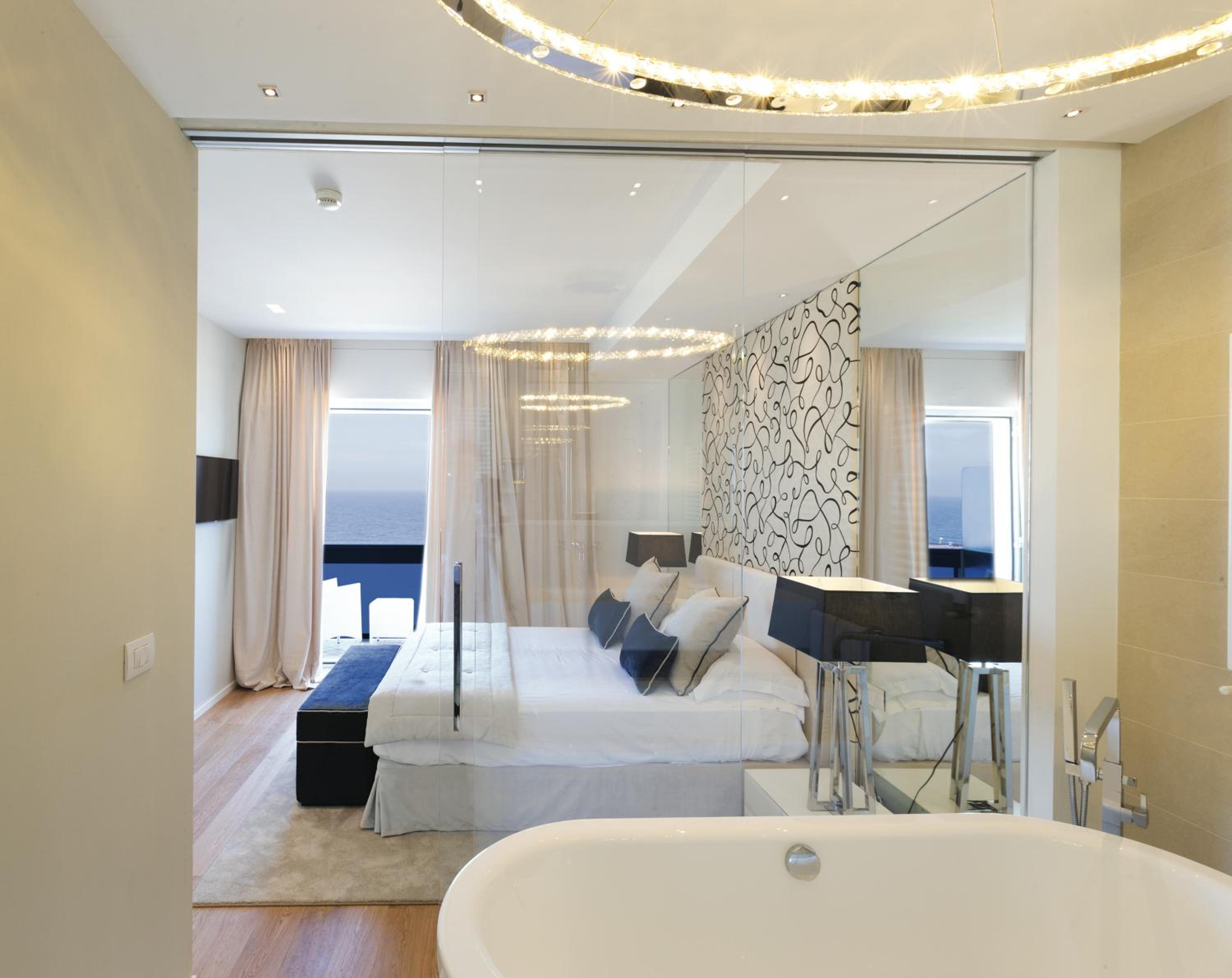 Suite with Front Sea View photo 1