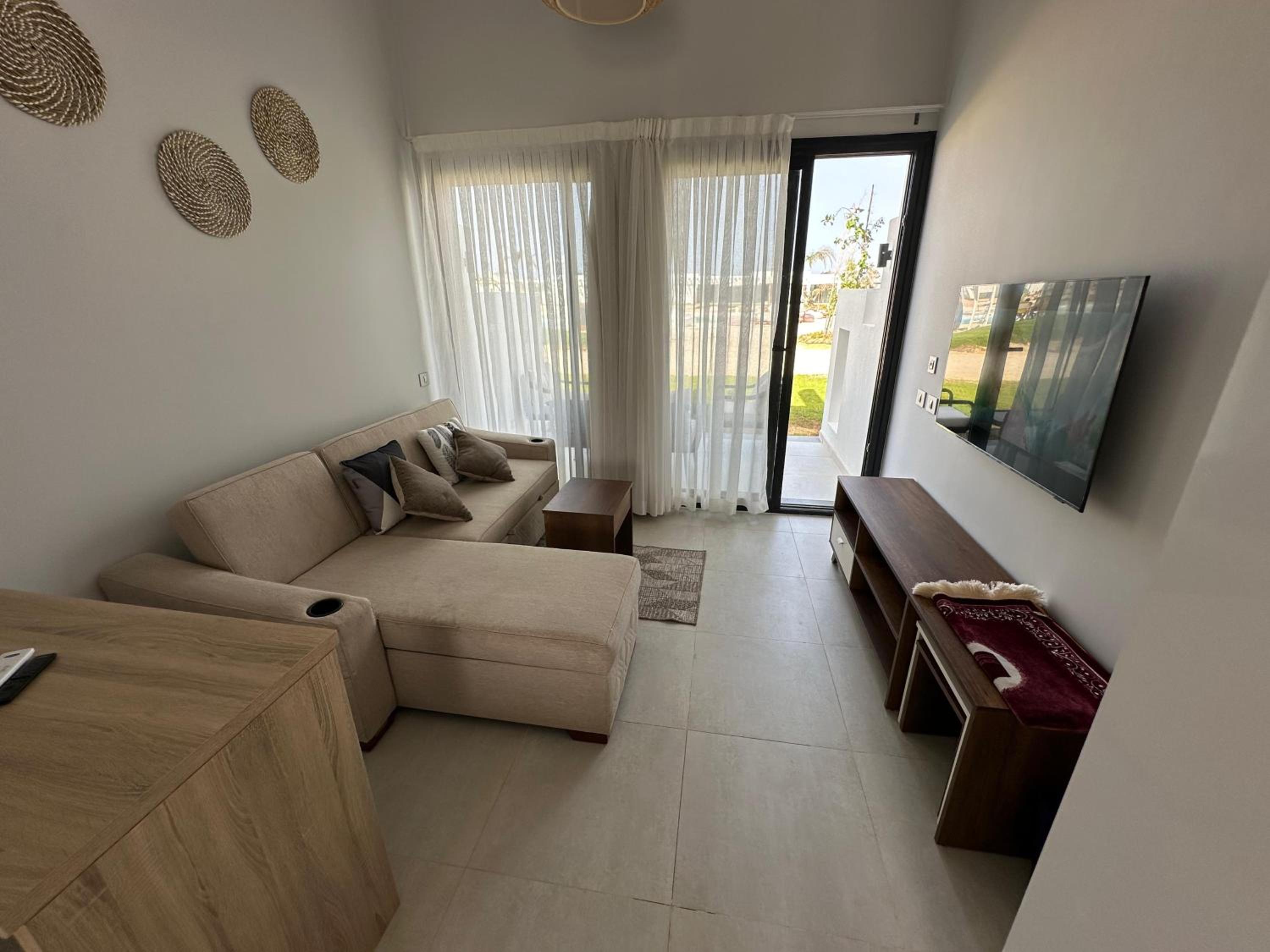 One-Bedroom Apartment with Sea View and Balcony photo 2