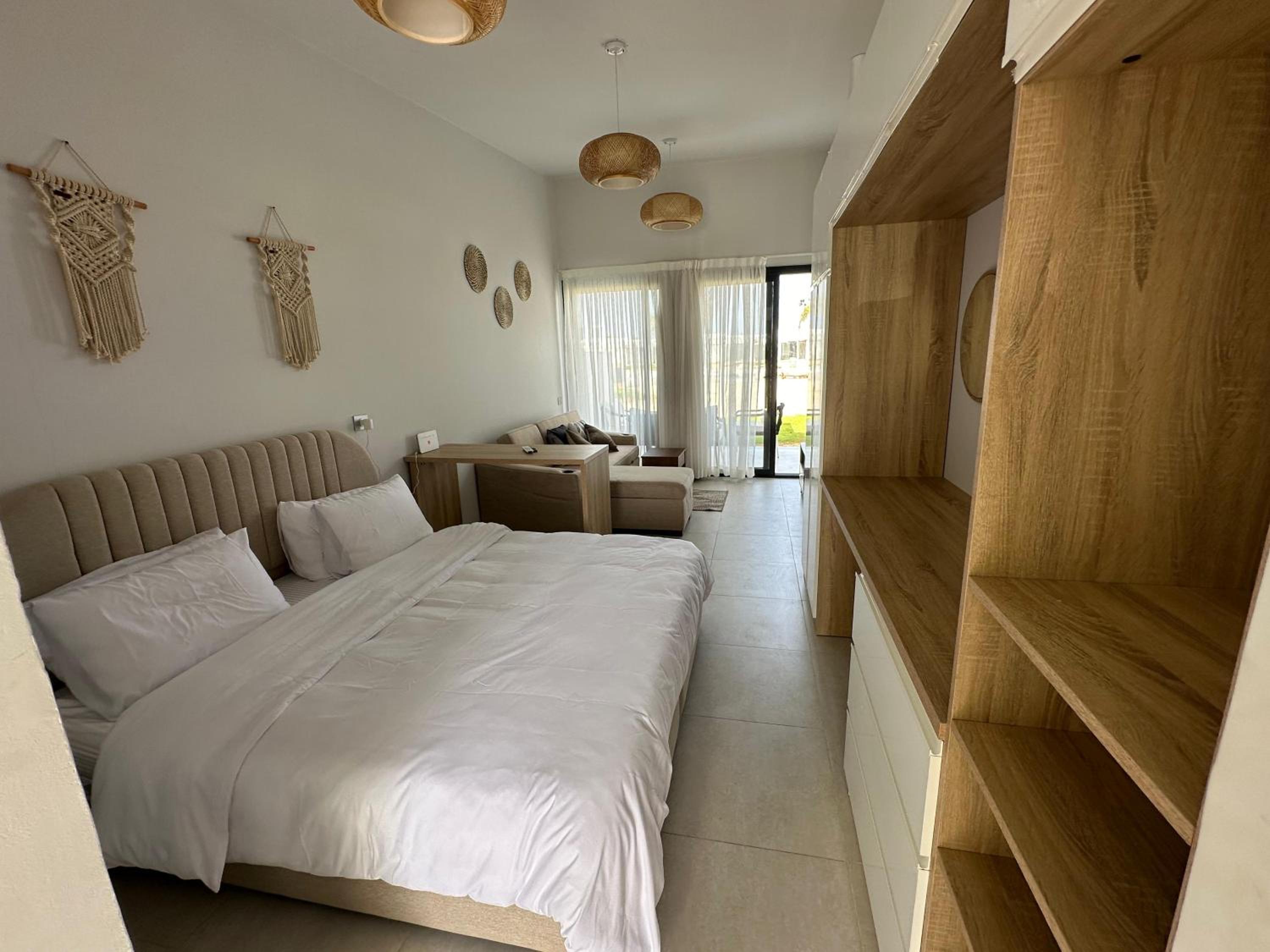 One-Bedroom Apartment with Sea View and Balcony photo 1