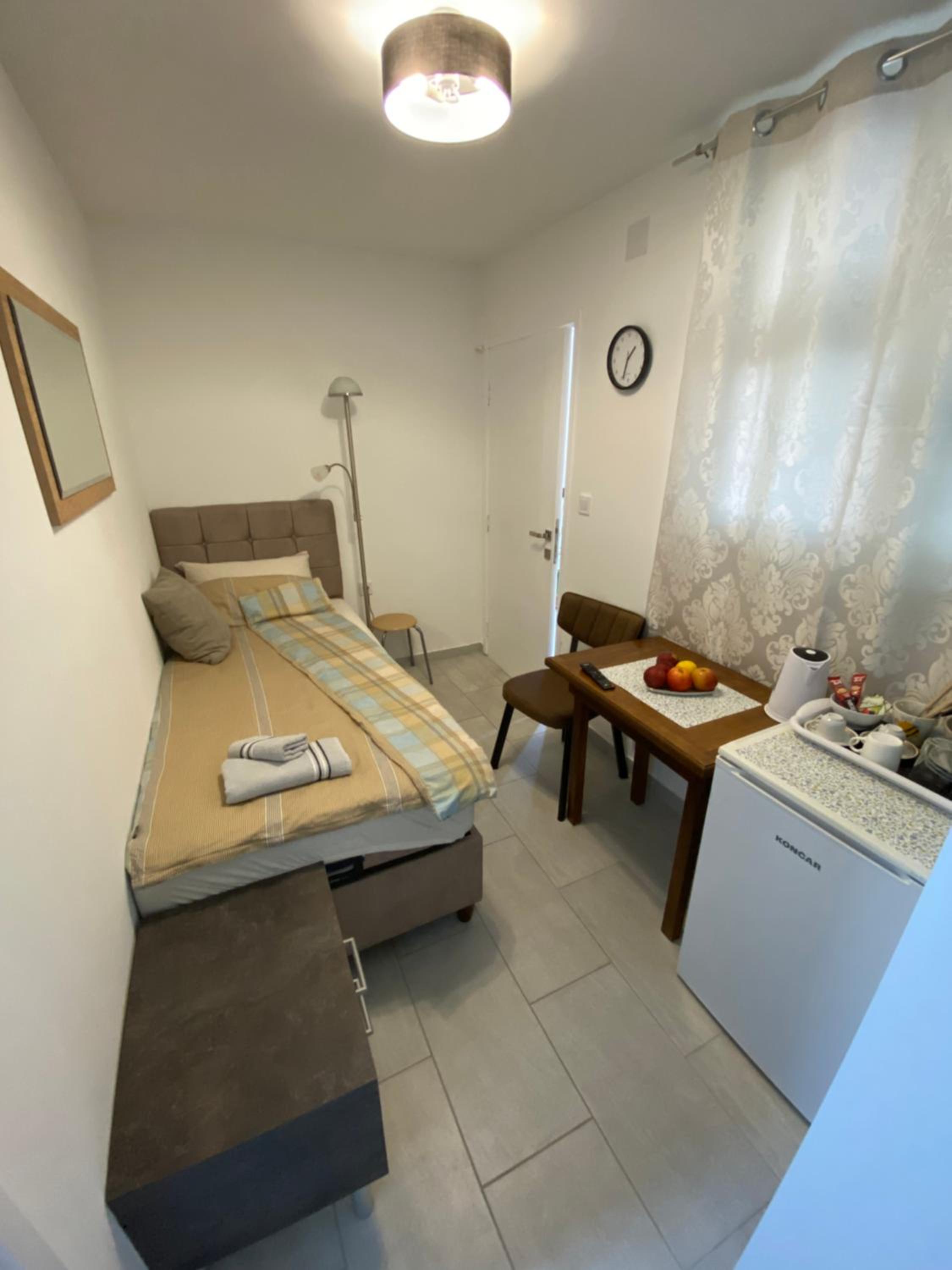 Single Room With Bathroom photo 3