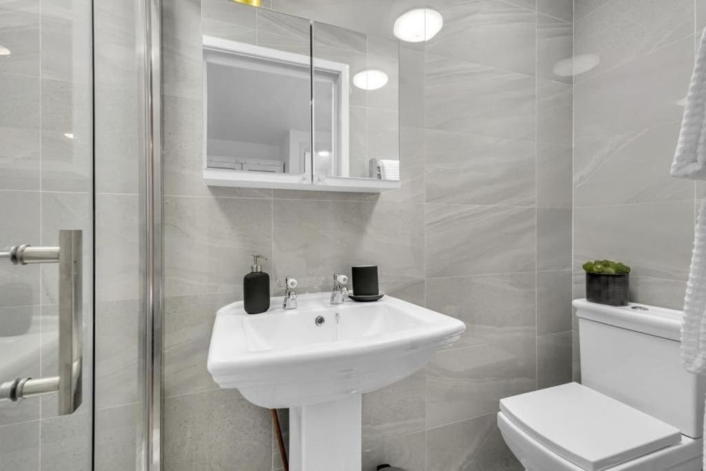 Two-Bedroom Apartment photo 2