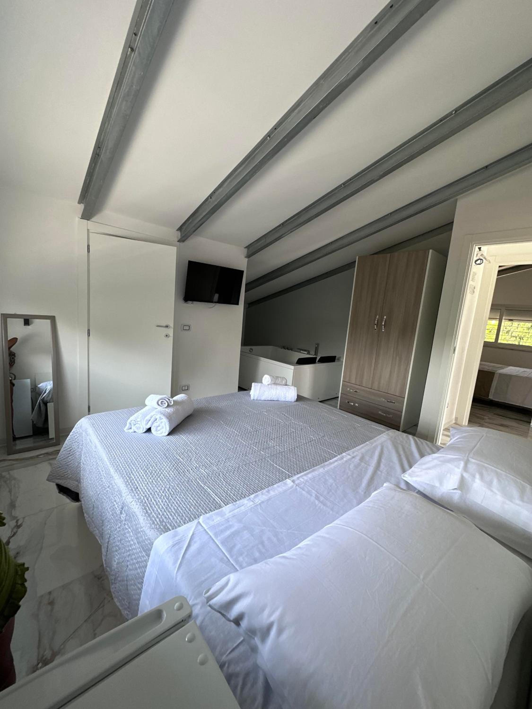 King Room with Spa Bath photo 2