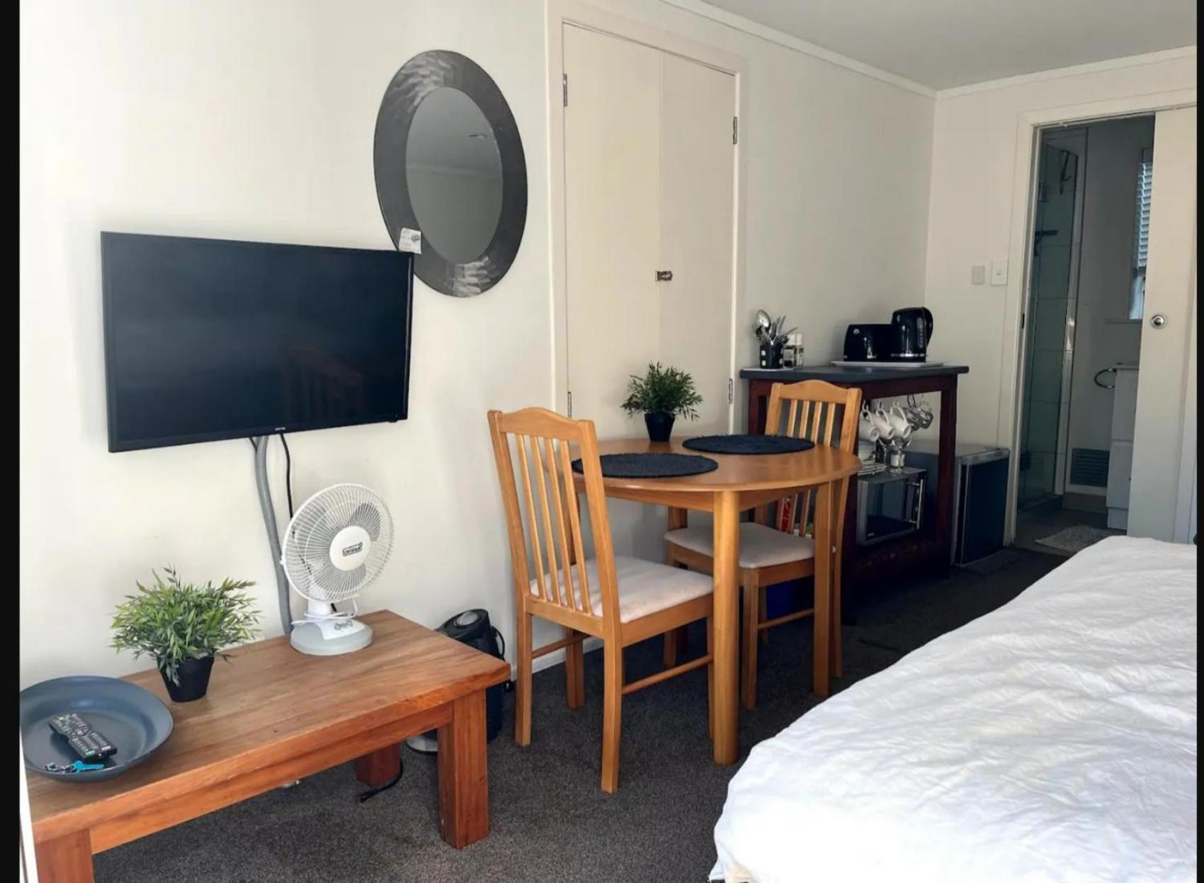 Studio Apartment - Photo 4