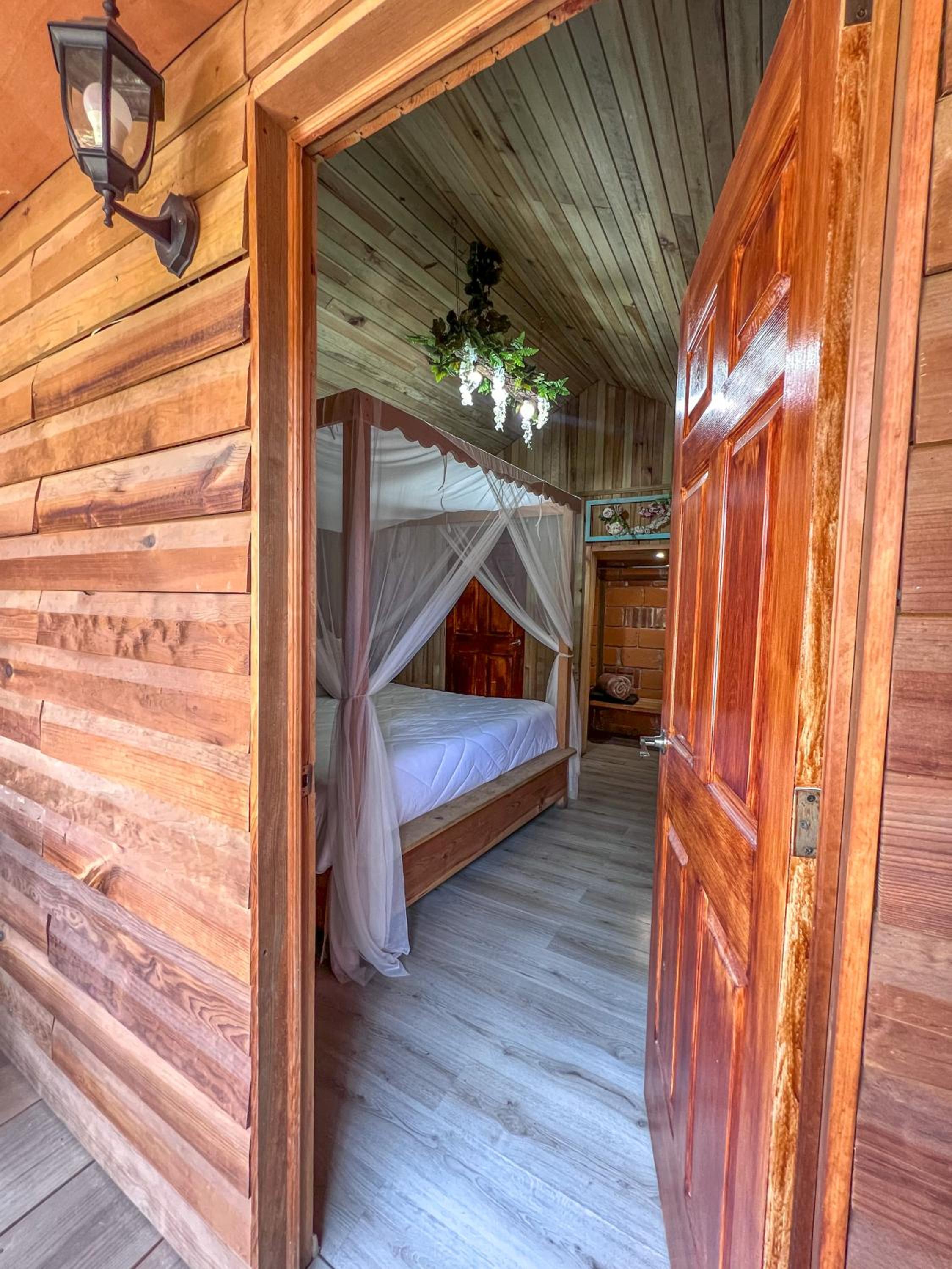 Suite with Hot Tub photo 3
