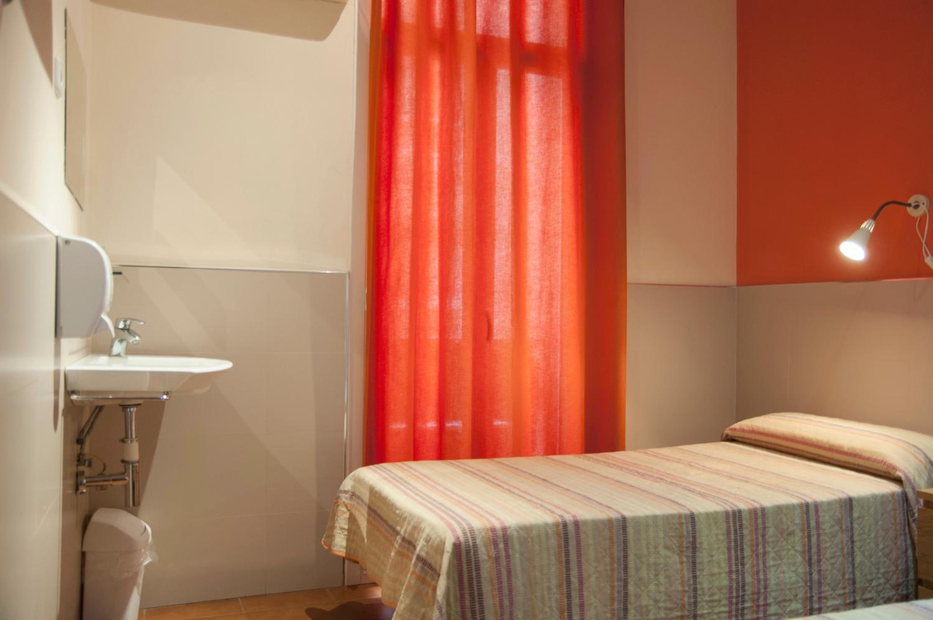 Habitación individual con baño compartido